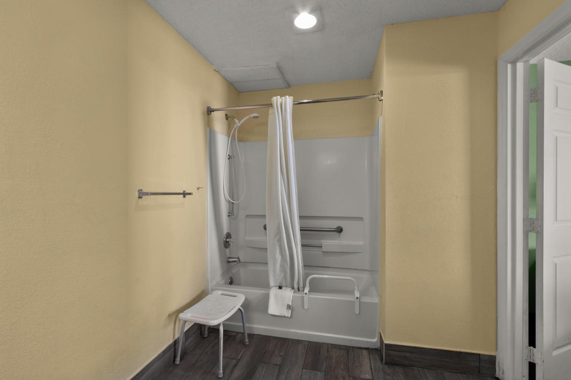 Americas Best Value Inn Edenton photo 13