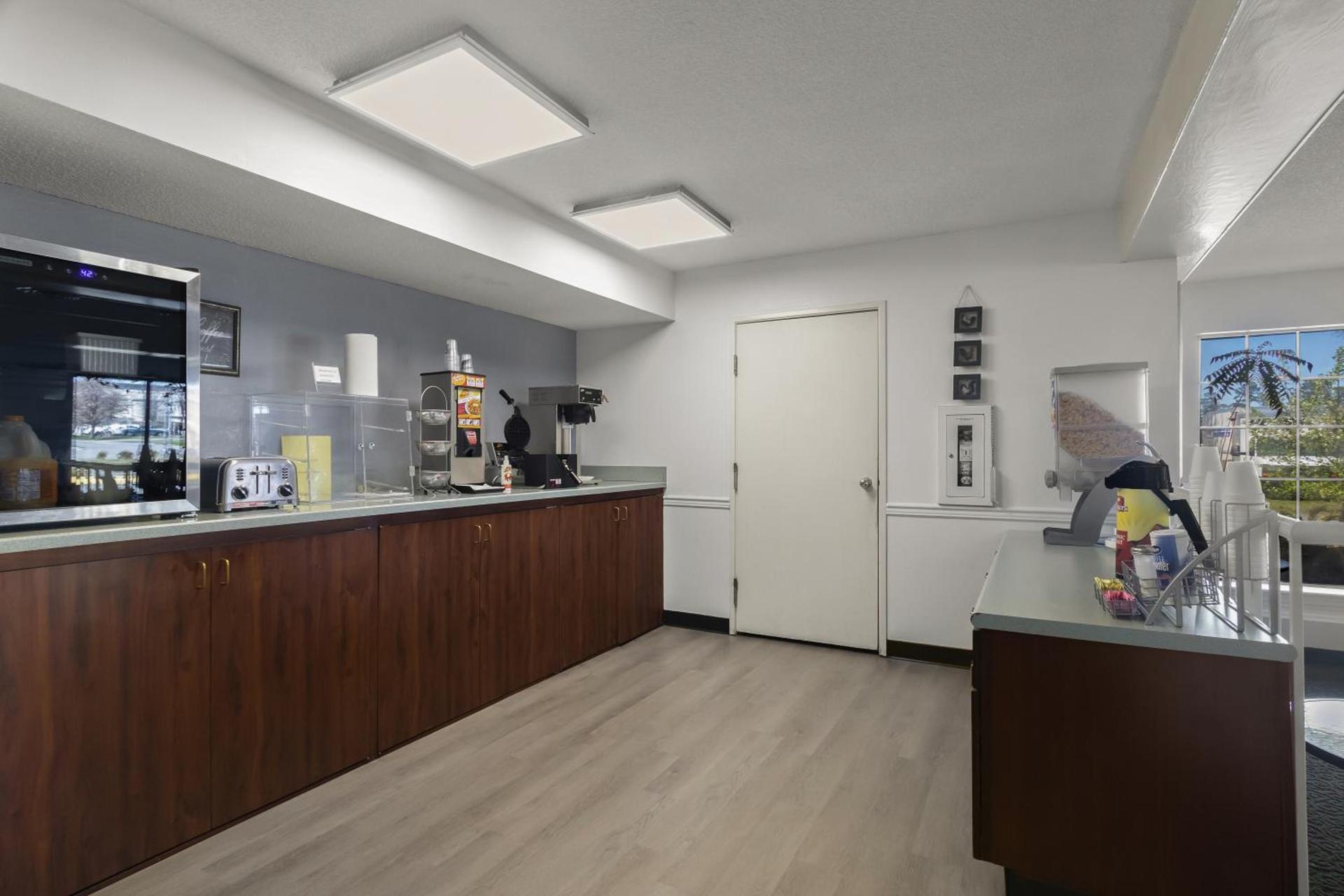 Americas Best Value Inn Edenton photo 17