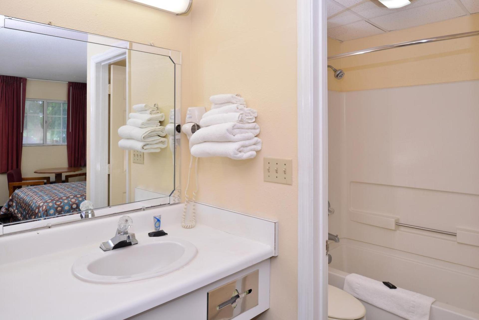 Americas Best Value Inn Edenton photo 34