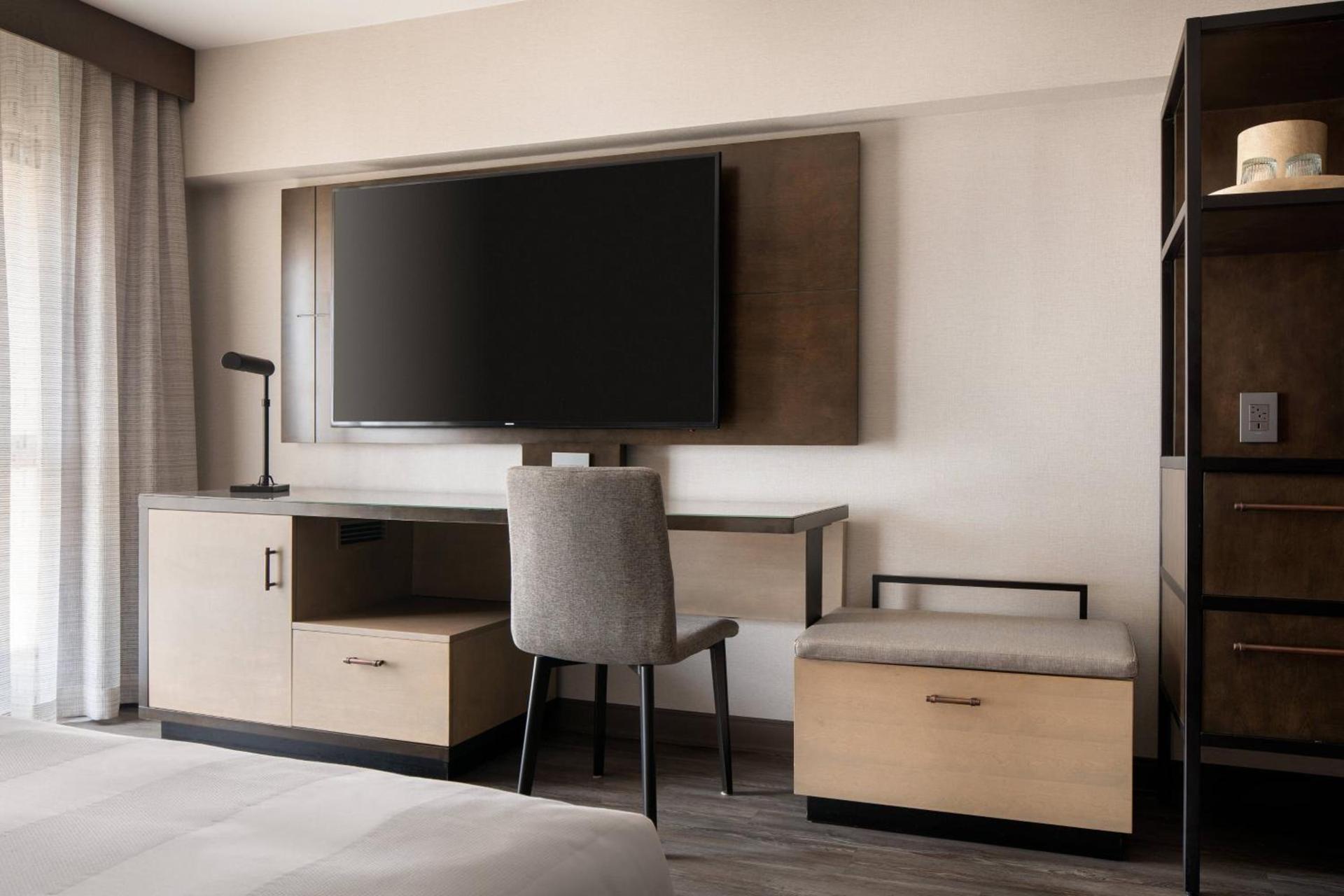 Marriott Riverside at the Convention Center photo 10