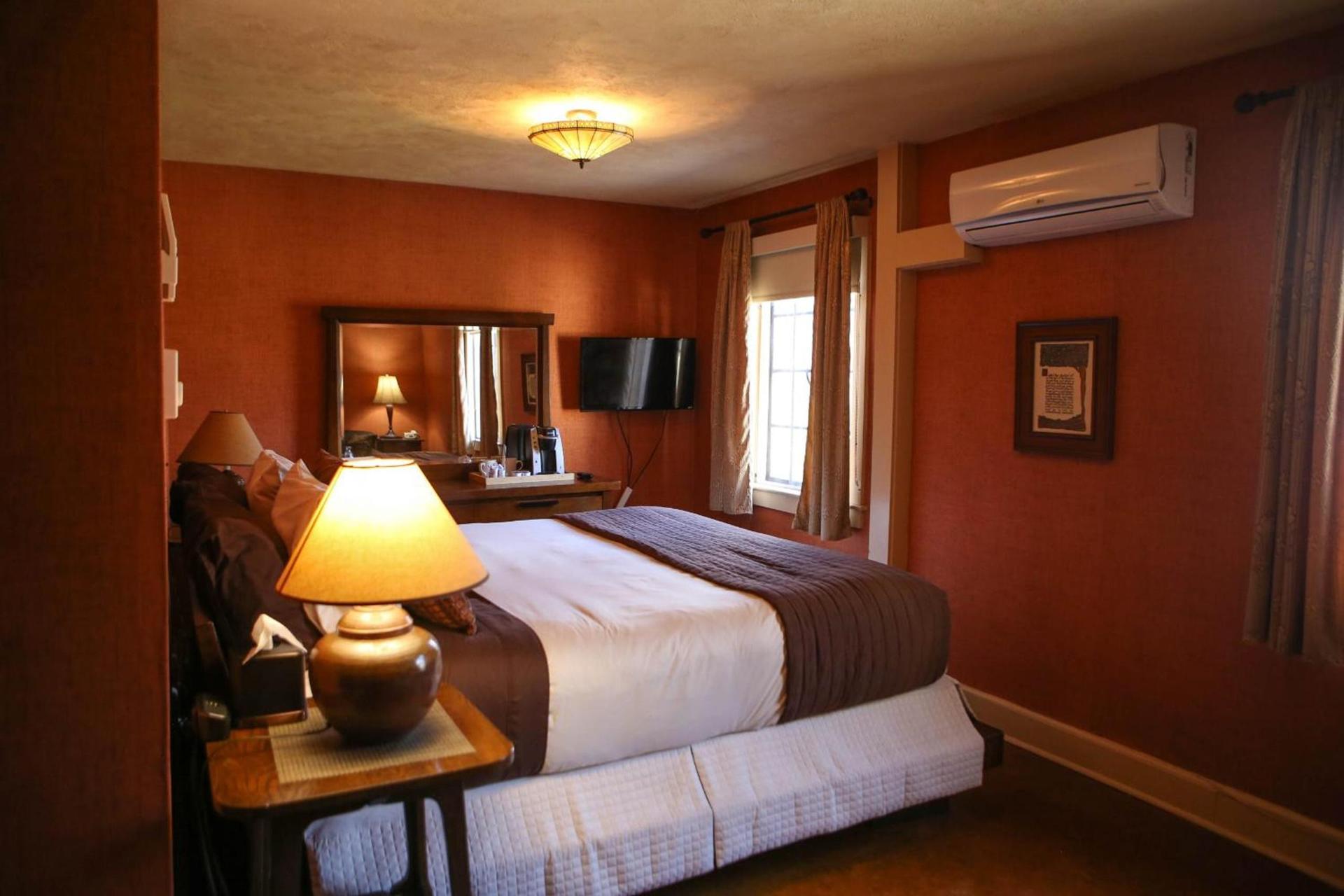 Settlers Inn photo 11