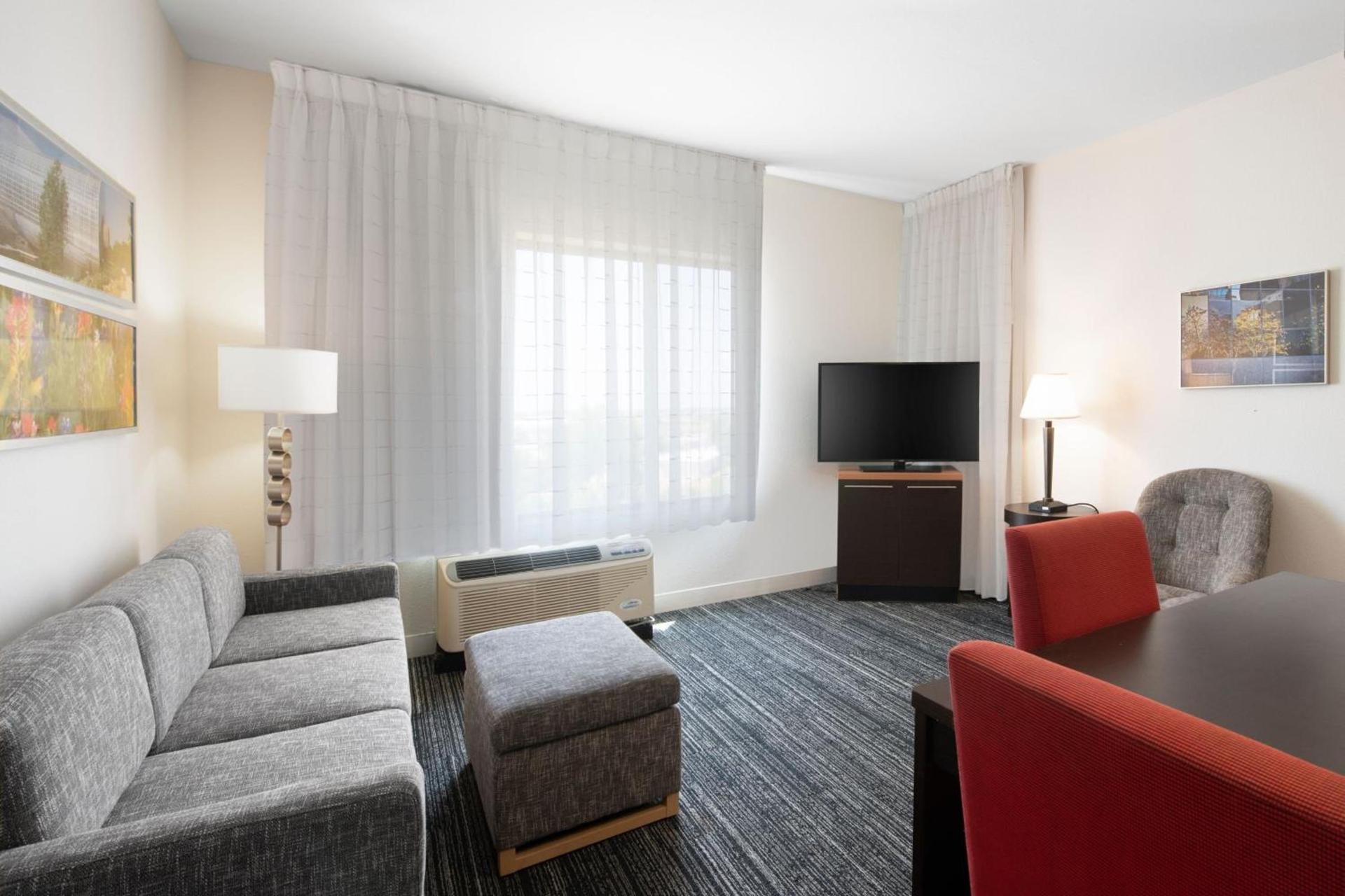 TownePlace Suites Oklahoma City Airport photo 7