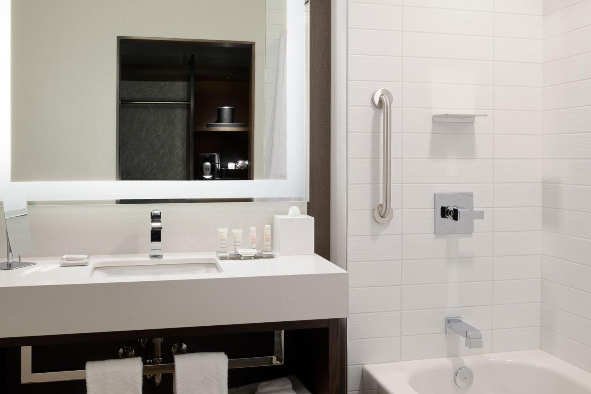 Marriott Tacoma Downtown photo 25