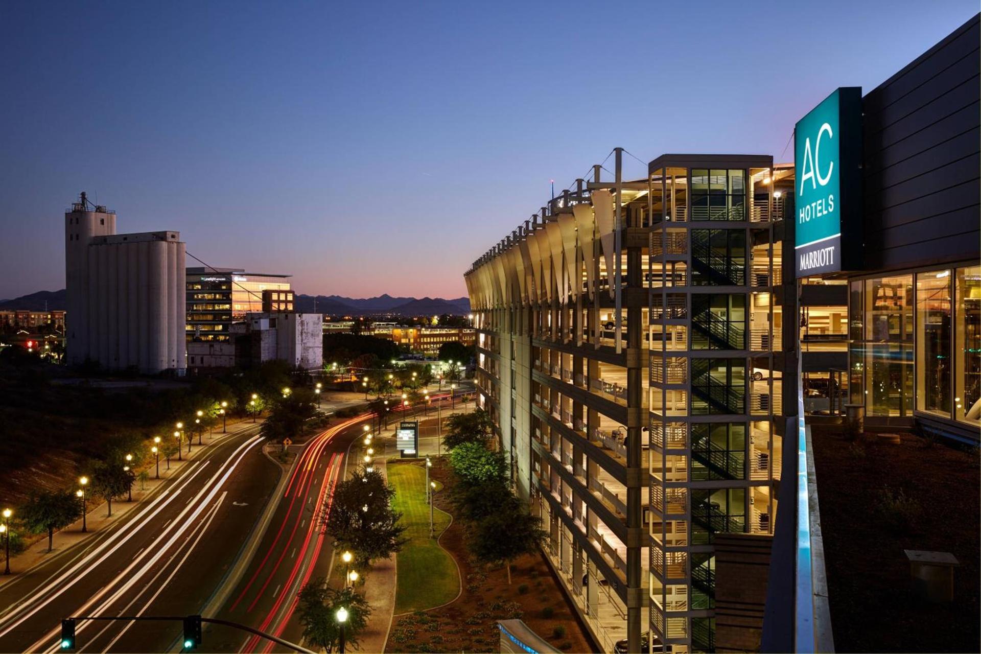 AC Hotel by Marriott Phoenix Tempe/Downtown photo 2