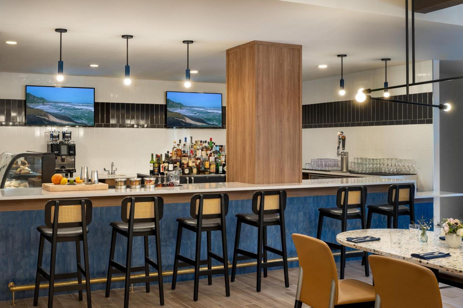Delta Hotels by Marriott Jacksonville Deerwood photo 44