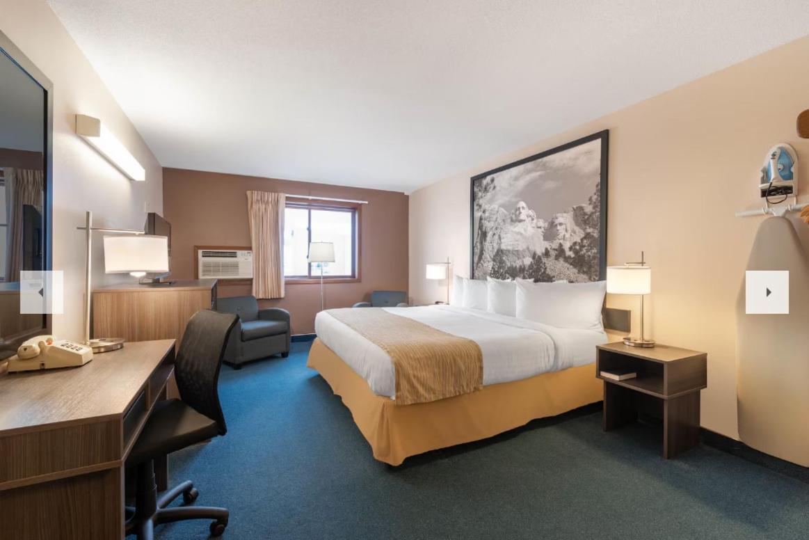 Super 8 by Wyndham Sturgis photo 5