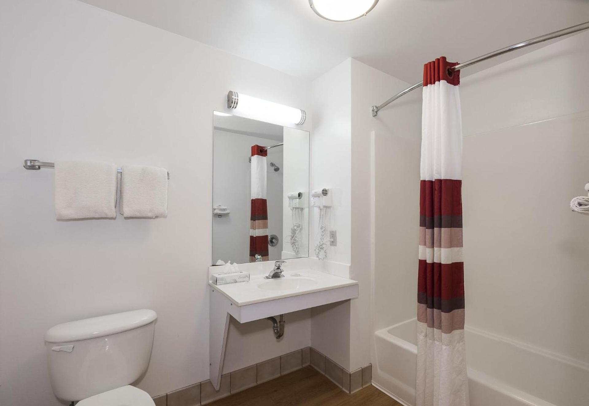Red Roof Inn Columbus - Hebron photo 23