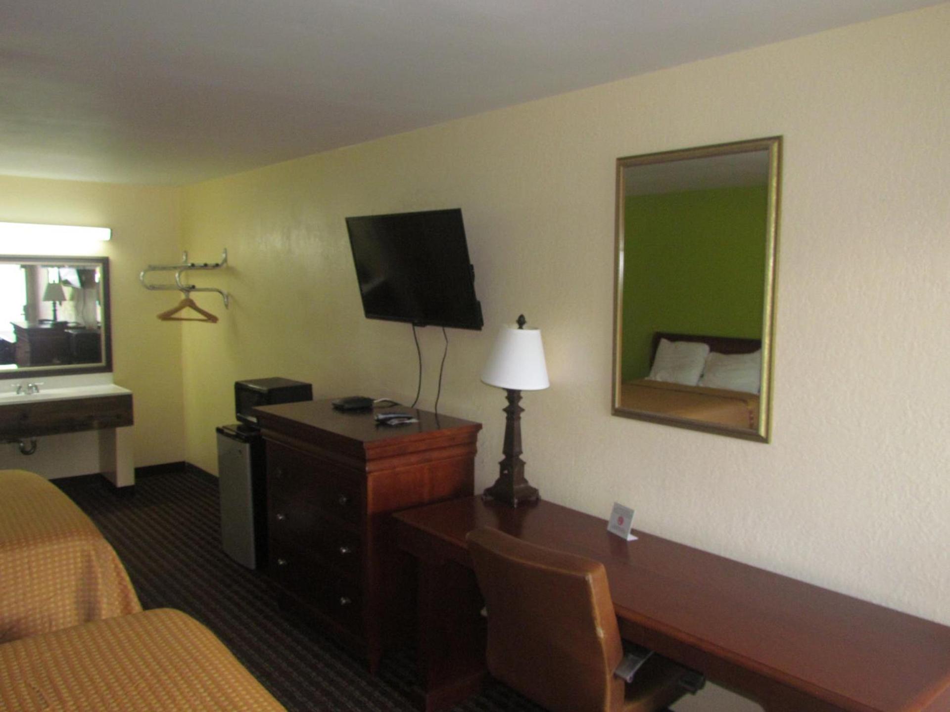Red Carpet Inn - Augusta photo 15