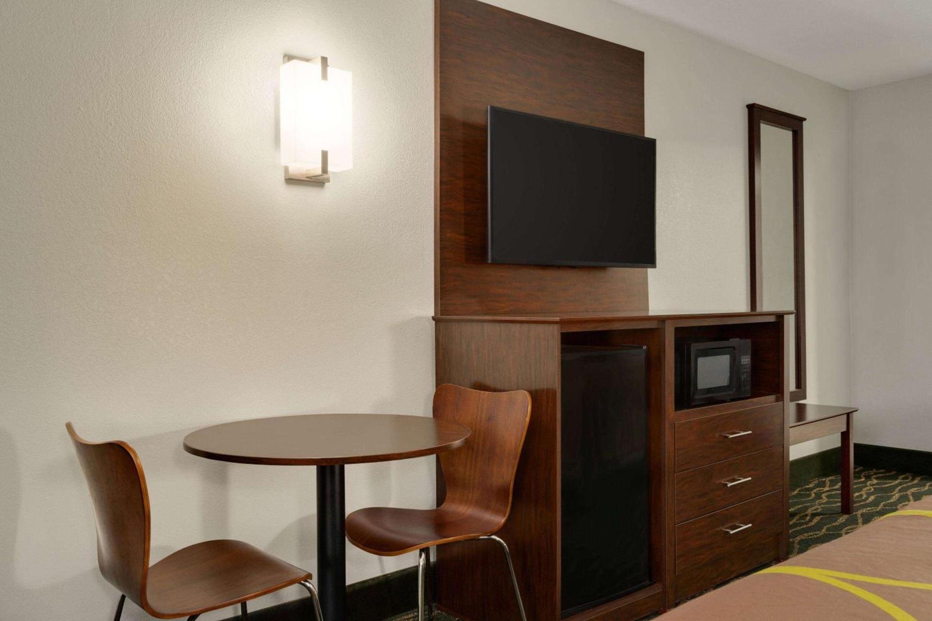 Super 8 by Wyndham Pearl/Jackson Airport photo 17