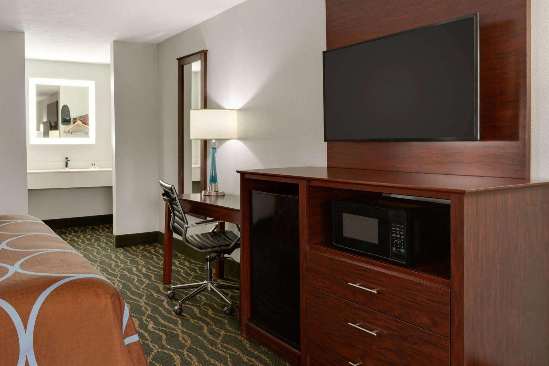 Super 8 by Wyndham Pearl/Jackson Airport photo 23