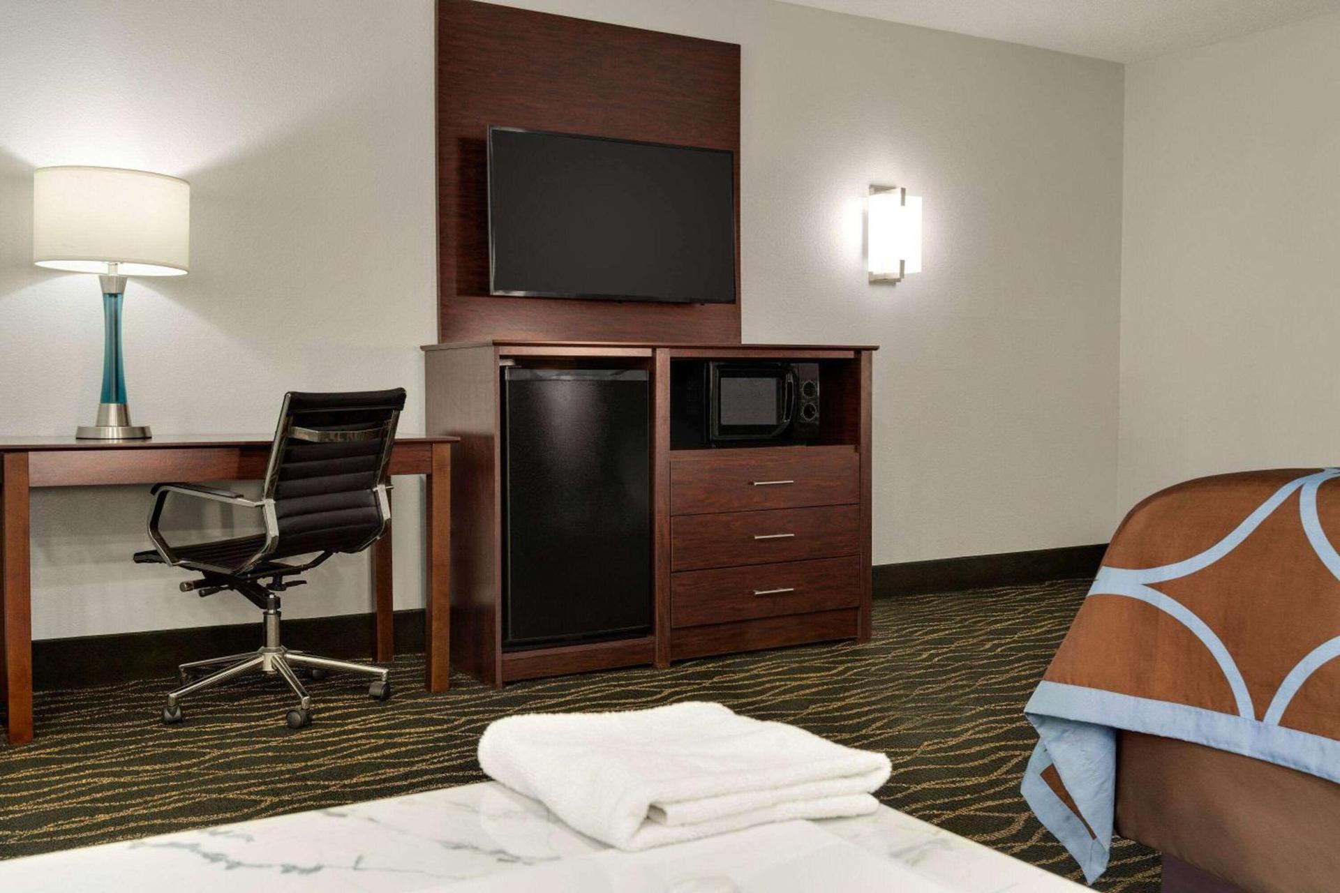 Super 8 by Wyndham Pearl/Jackson Airport photo 32