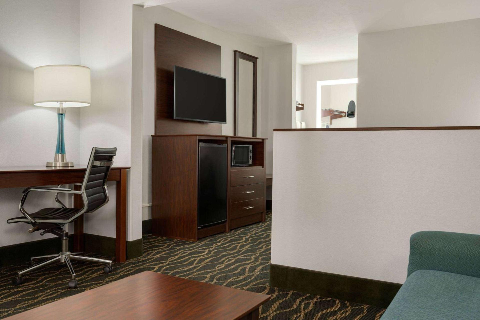 Super 8 by Wyndham Pearl/Jackson Airport photo 33