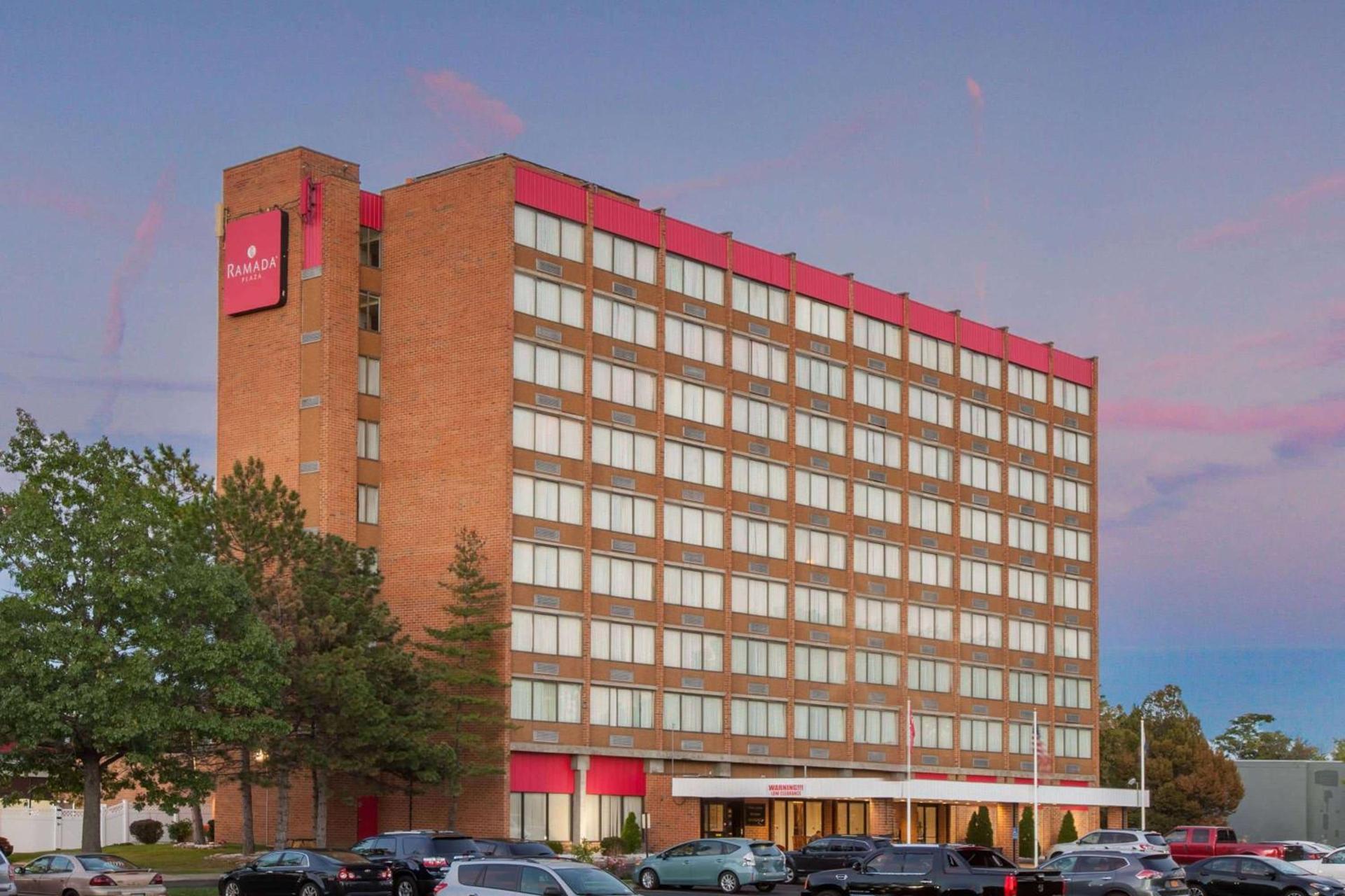 Albany Plaza Hotel photo 1