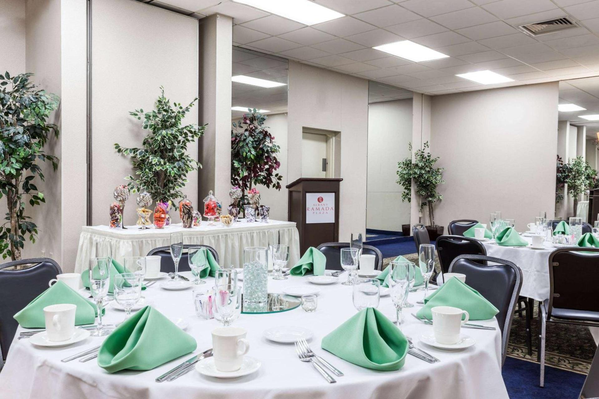 Albany Plaza Hotel photo 13