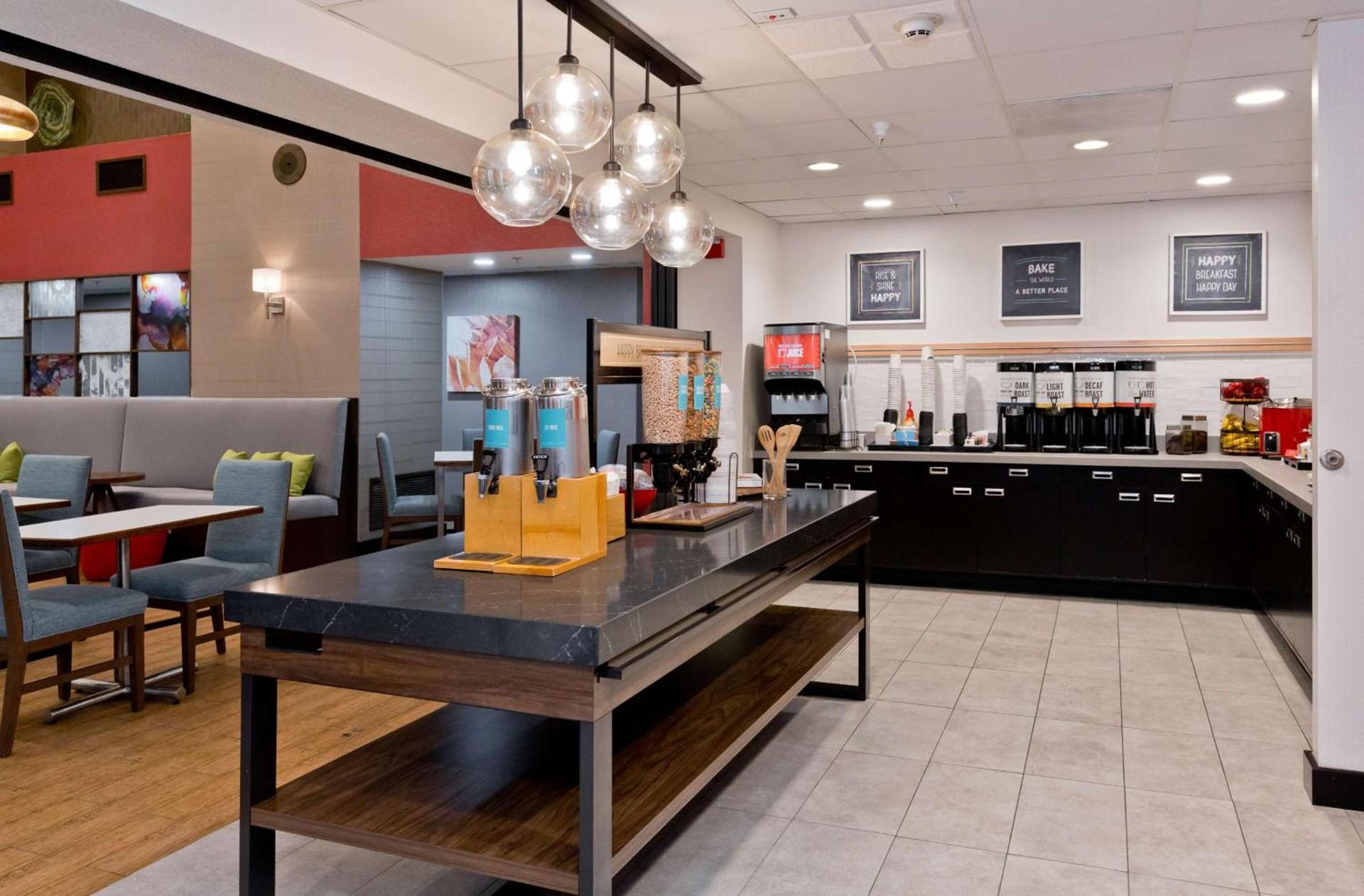 Hampton Inn & Suites Palm Desert photo 13
