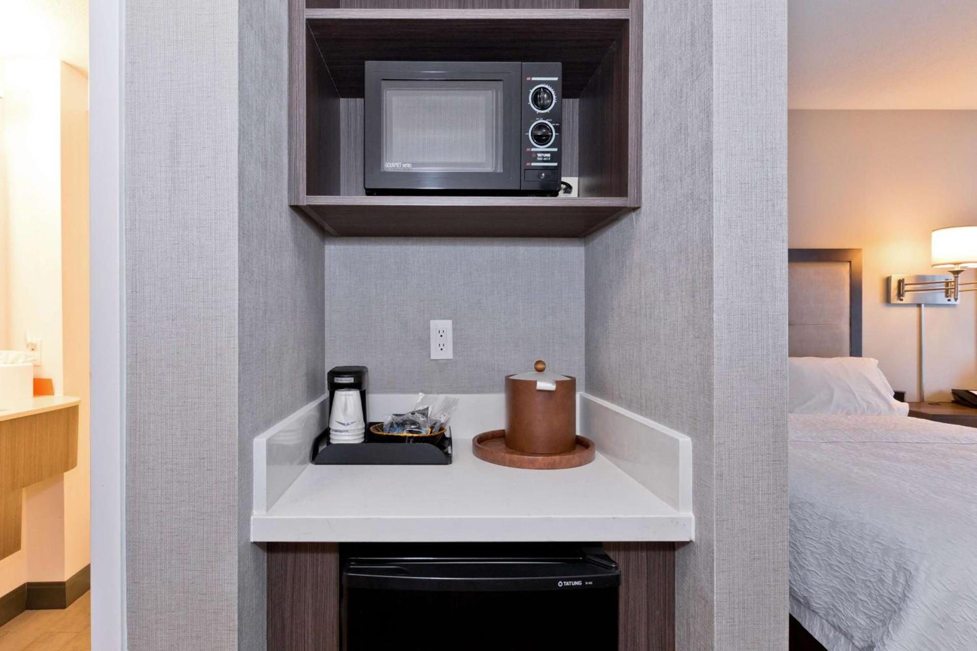 Hampton Inn & Suites Palm Desert photo 16