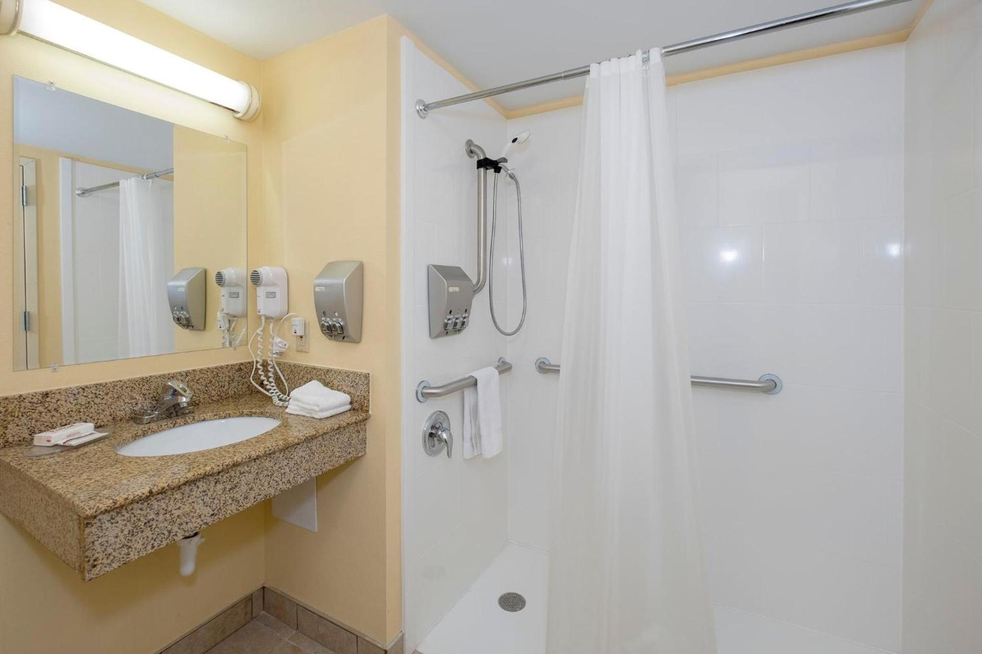 Red Roof Inn Annapolis photo 28