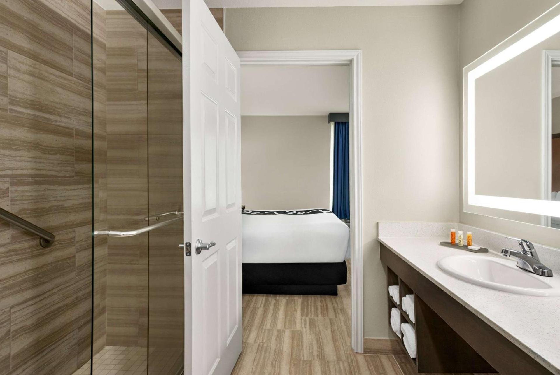 La Quinta by Wyndham Brownsville North photo 23