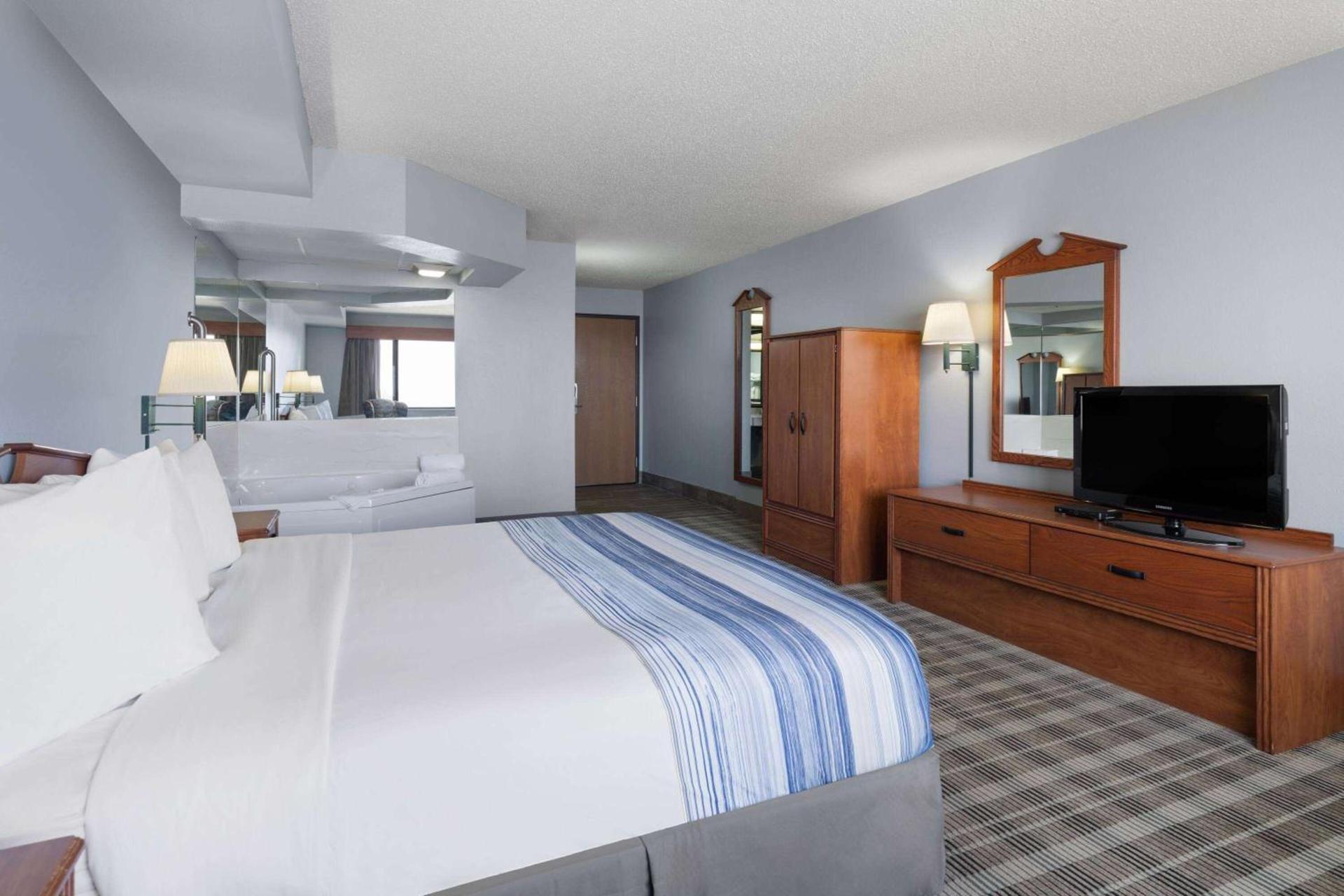 AmericInn by Wyndham Stuart photo 9