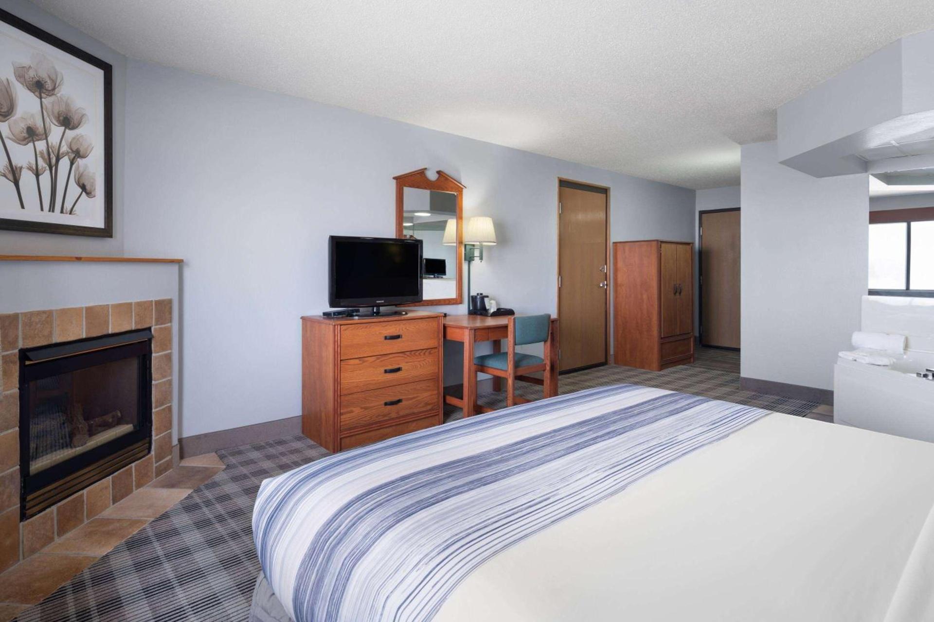 AmericInn by Wyndham Stuart photo 14