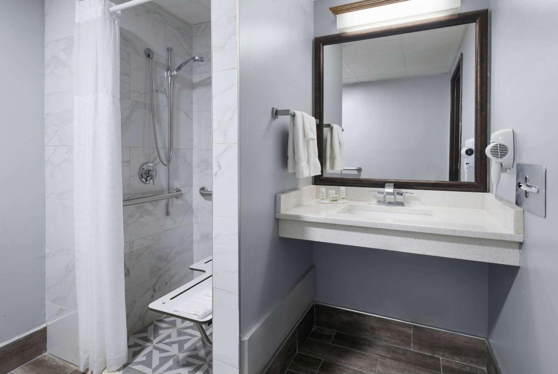 AmericInn by Wyndham Stuart photo 38