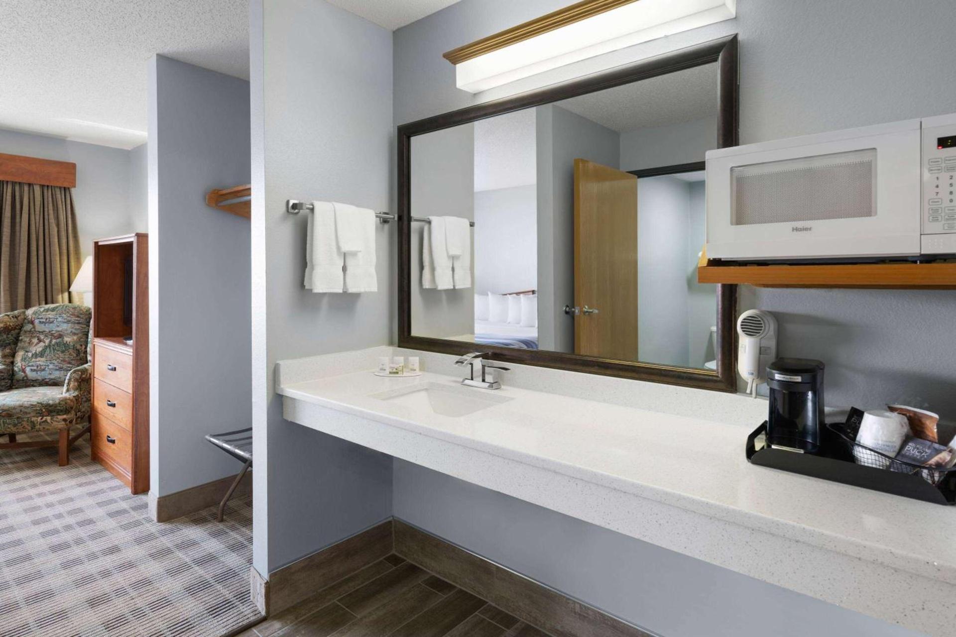 AmericInn by Wyndham Stuart photo 39