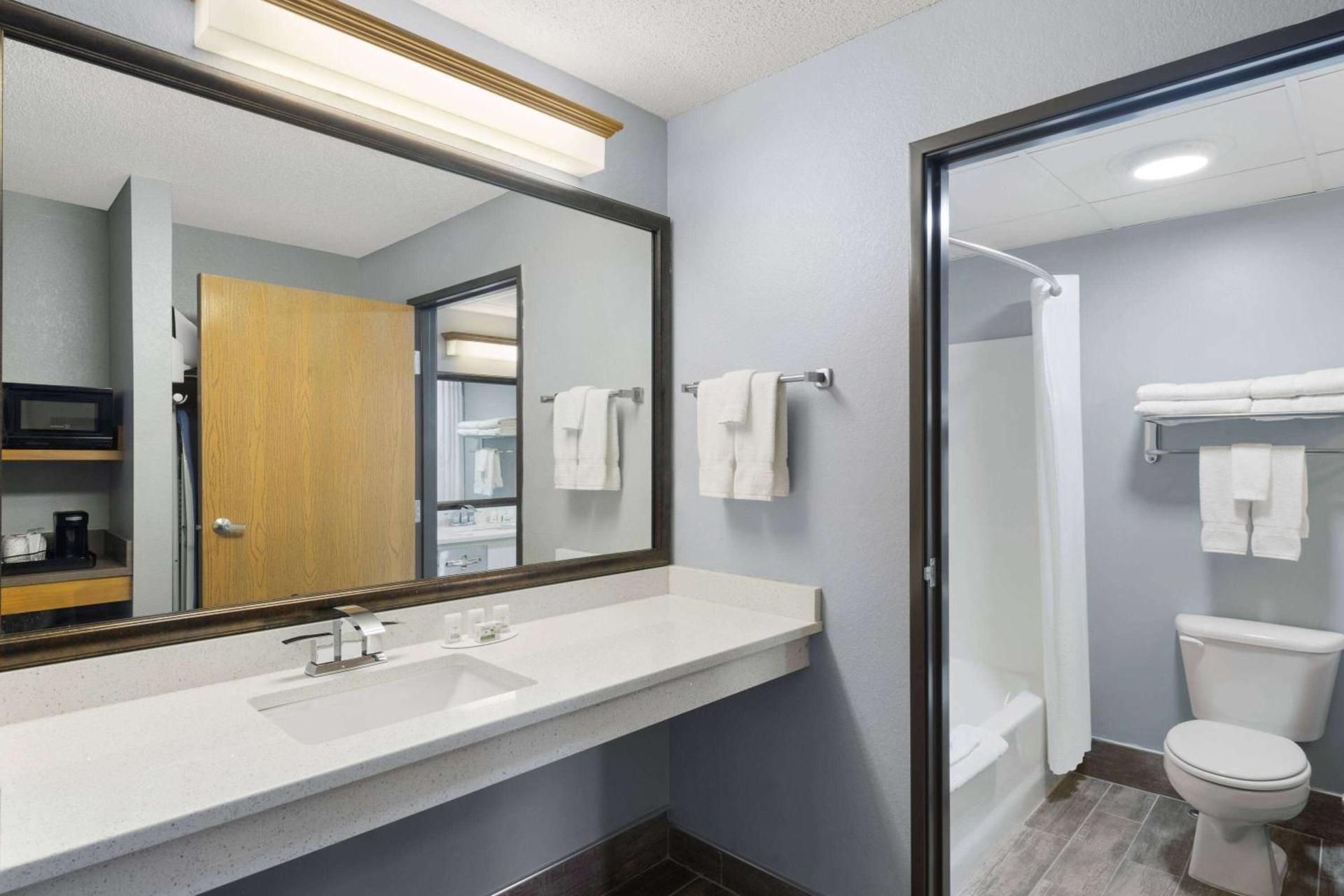 AmericInn by Wyndham Stuart photo 40