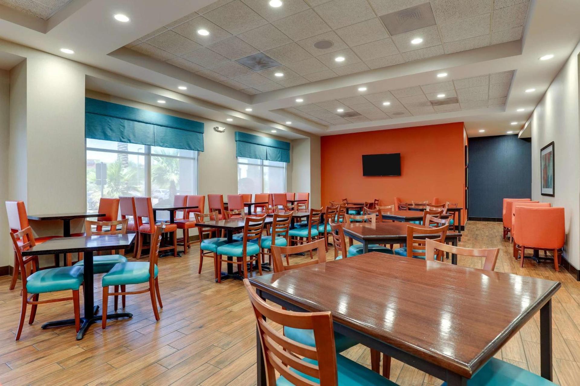 Drury Inn & Suites Phoenix Chandler Fashion Center photo 13