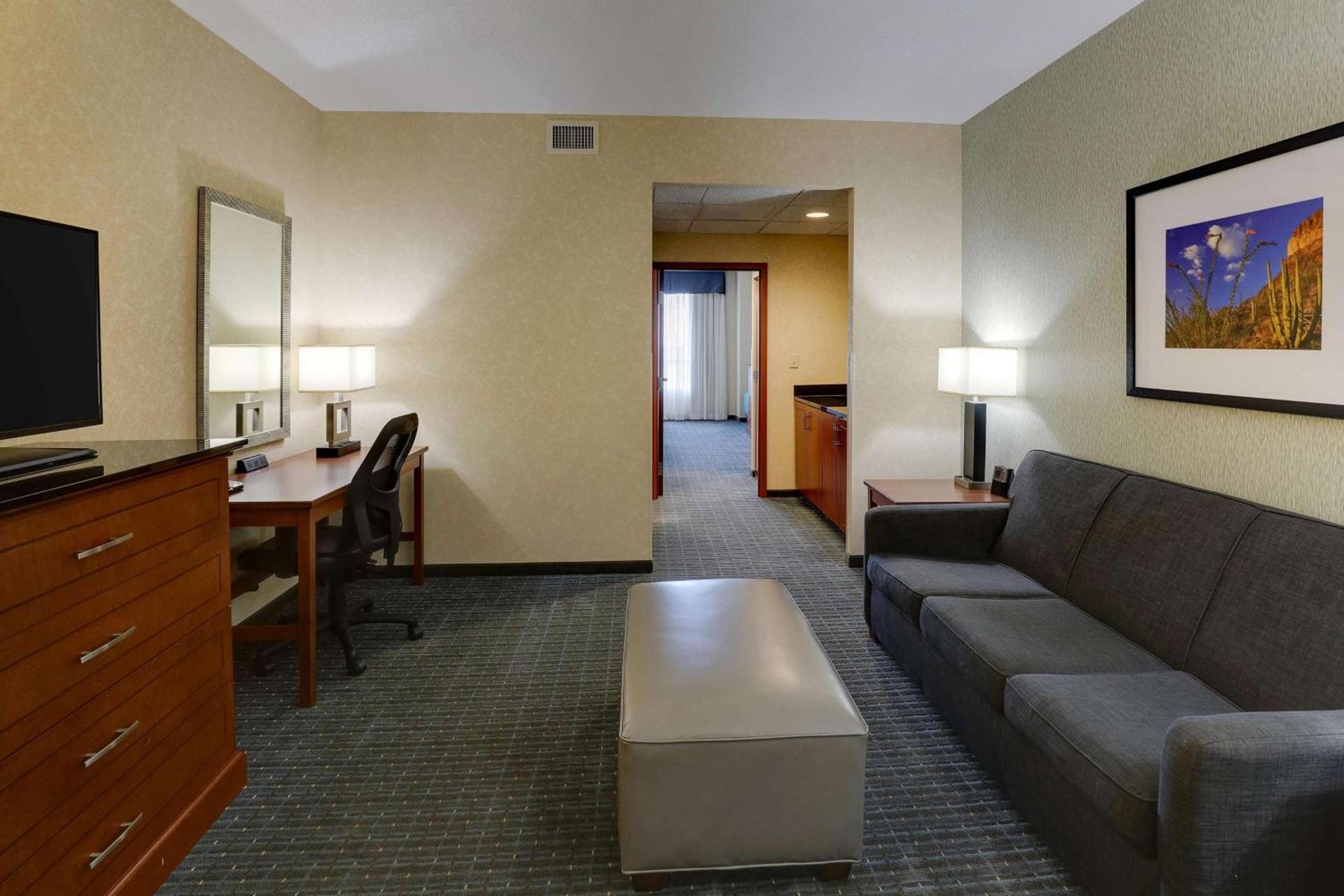 Drury Inn & Suites Phoenix Chandler Fashion Center photo 22