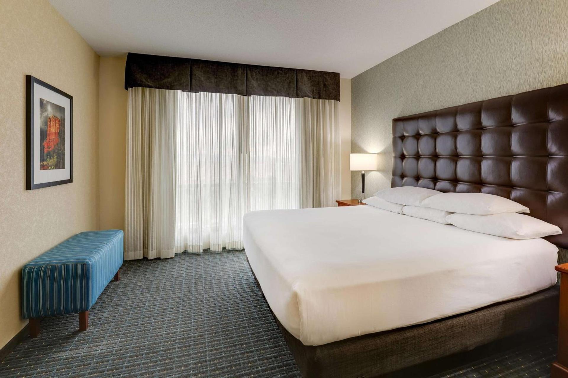 Drury Inn & Suites Phoenix Chandler Fashion Center photo 29