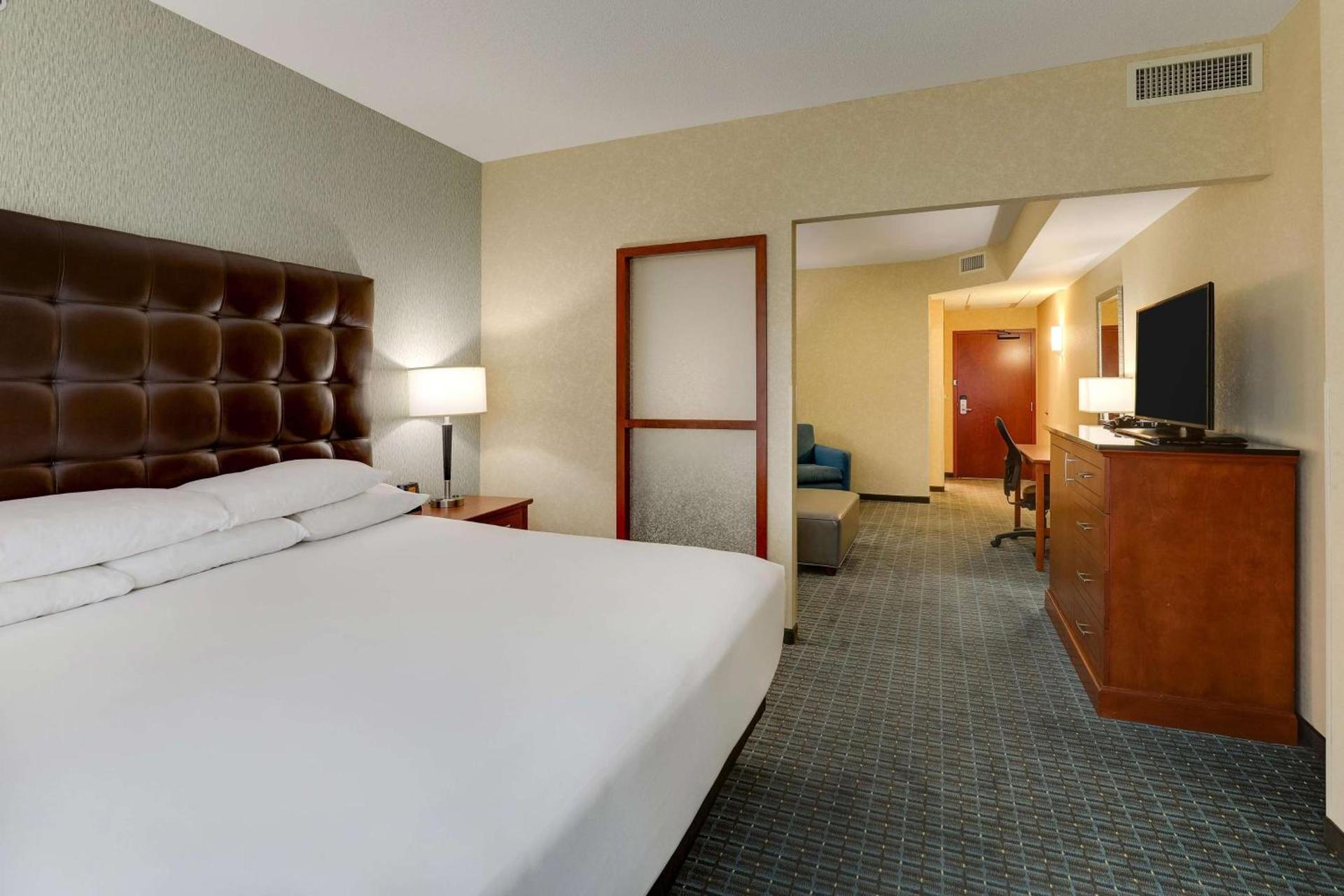 Drury Inn & Suites Phoenix Chandler Fashion Center photo 30
