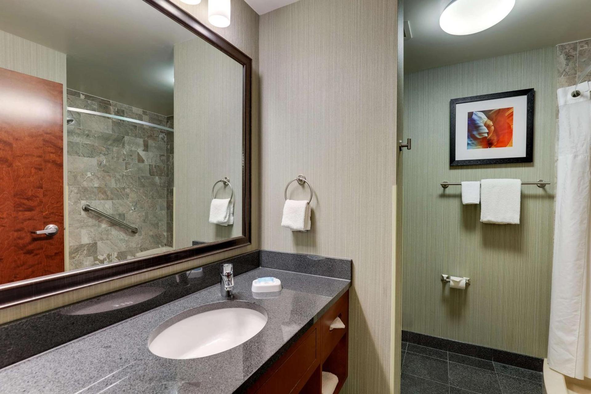 Drury Inn & Suites Phoenix Chandler Fashion Center photo 44