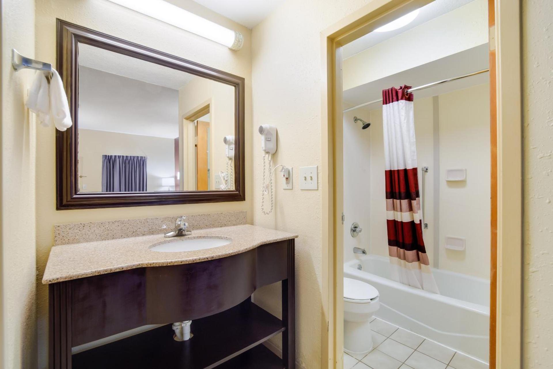Red Roof Inn Augusta – Washington Road photo 29