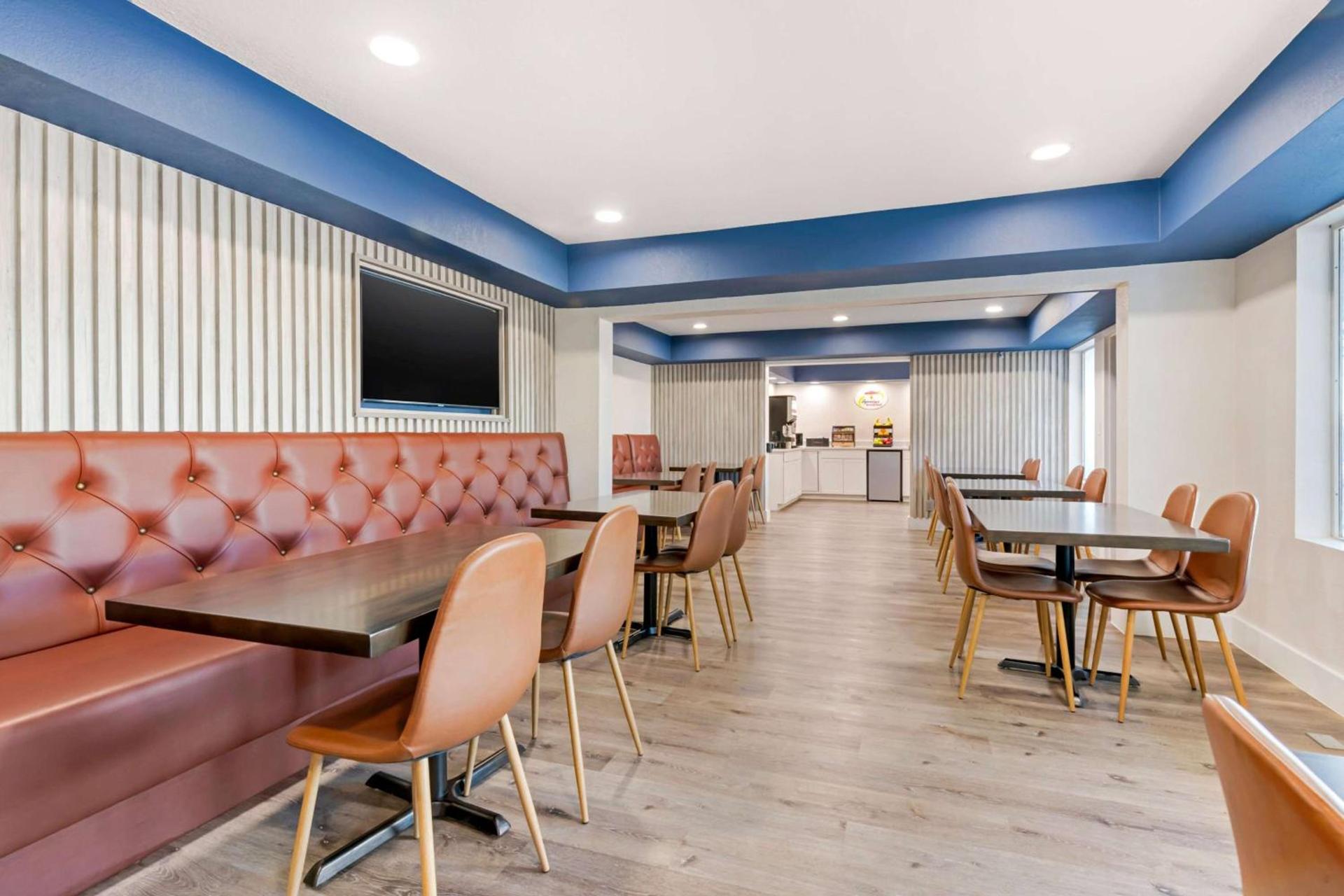 Super 8 by Wyndham Orlando Near Florida Mall photo 6