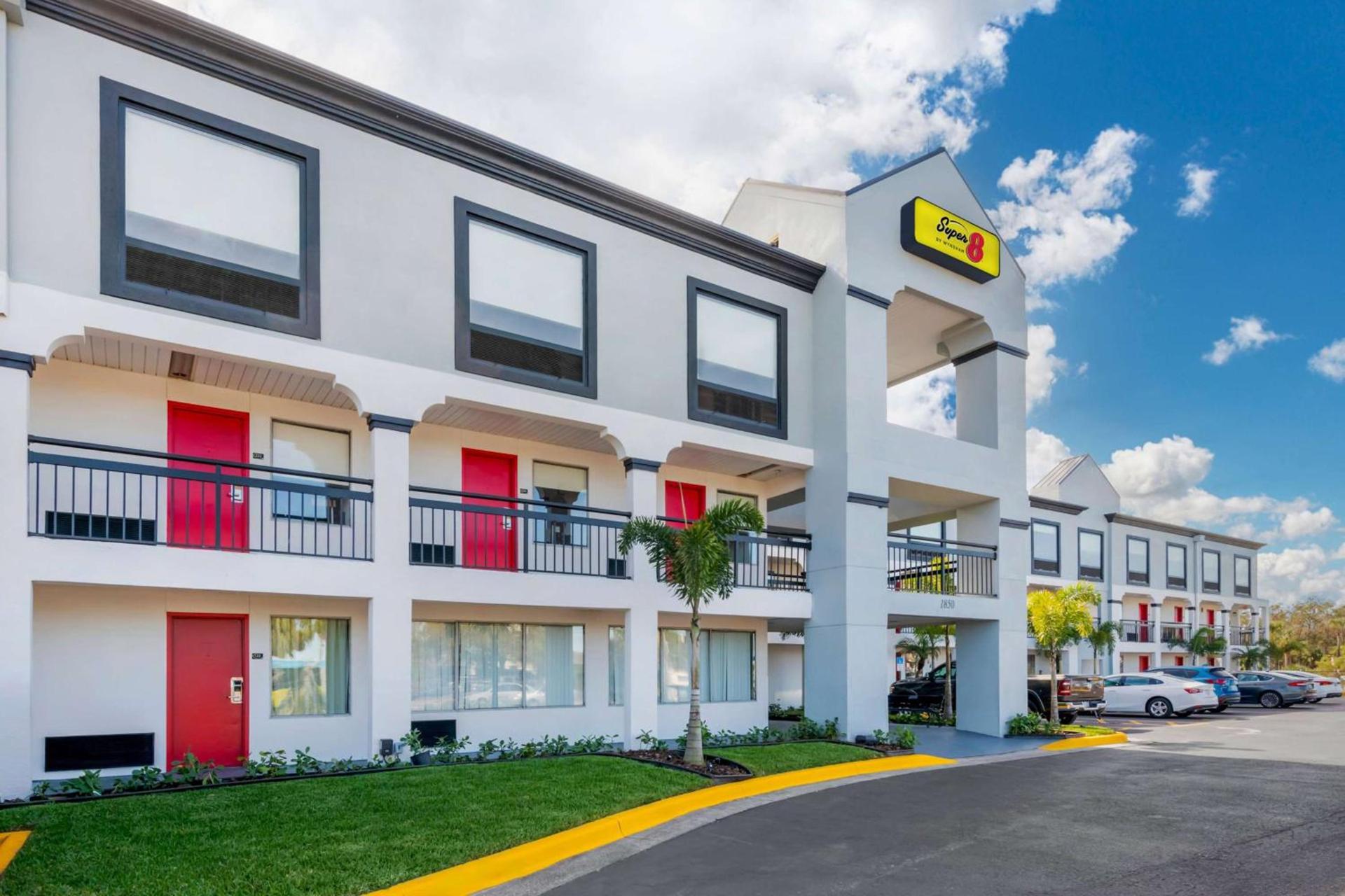 Super 8 by Wyndham Orlando Near Florida Mall photo 8