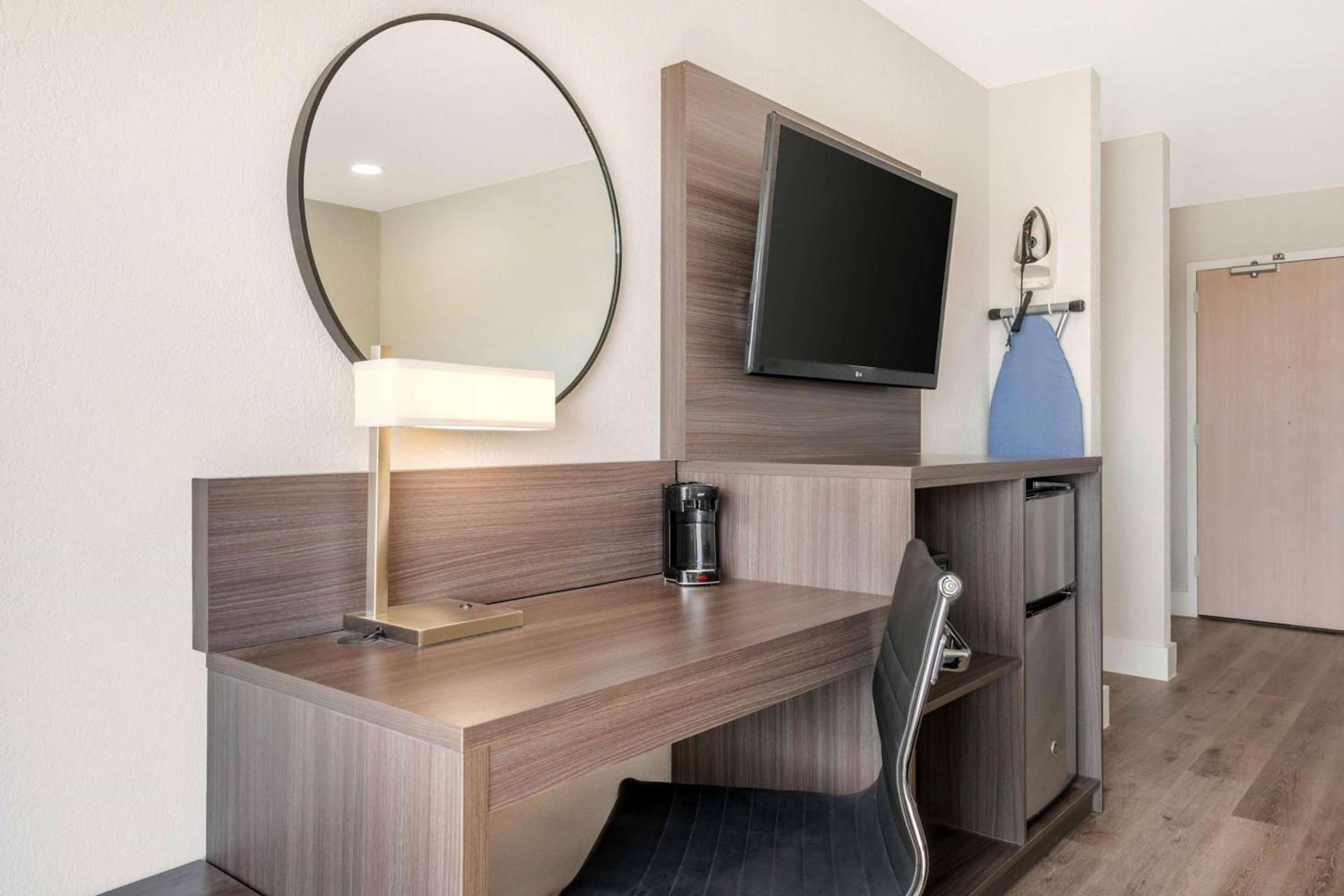 Super 8 by Wyndham Orlando Near Florida Mall photo 21