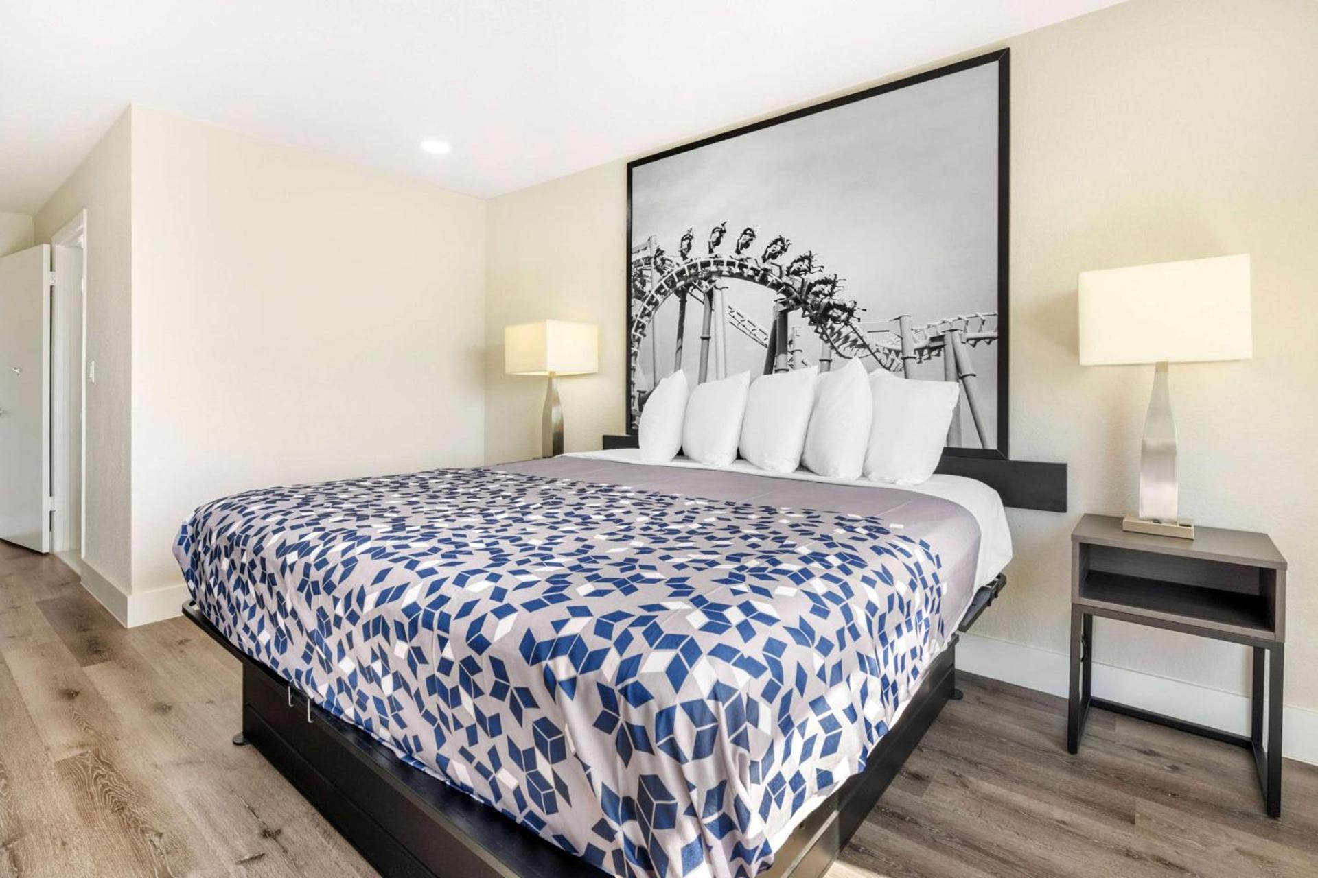 Super 8 by Wyndham Orlando Near Florida Mall photo 22