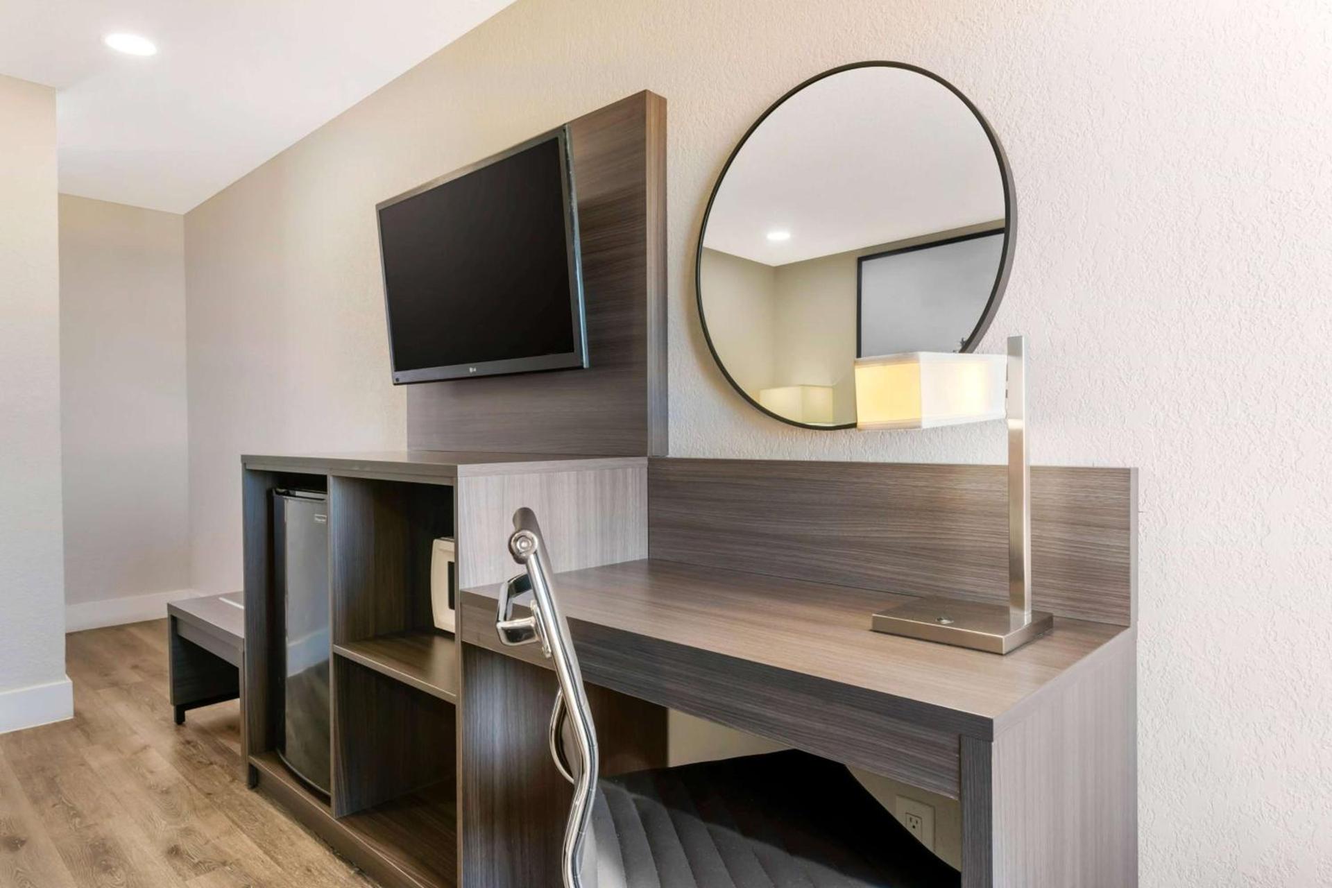 Super 8 by Wyndham Orlando Near Florida Mall photo 25