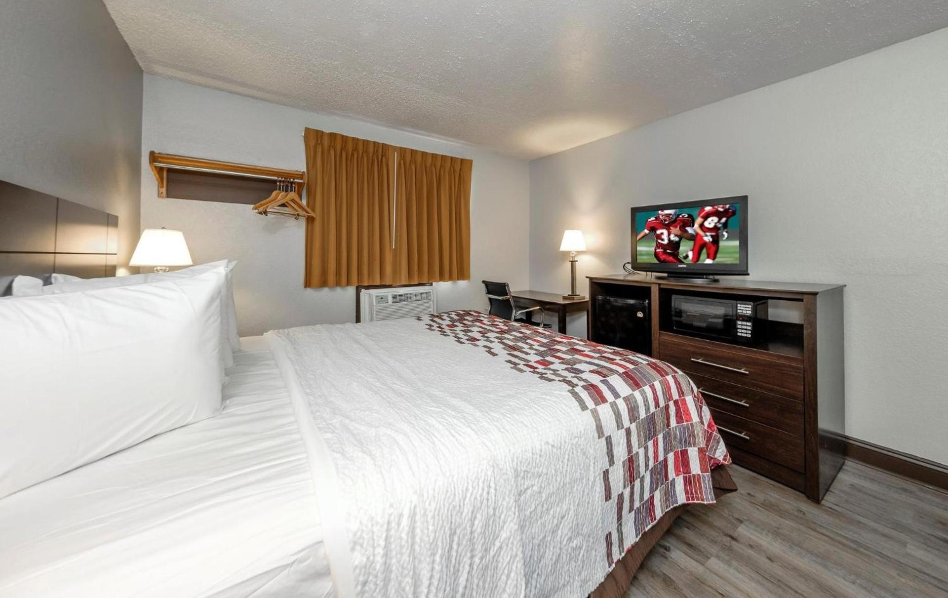 Red Roof Inn Culpeper photo 15