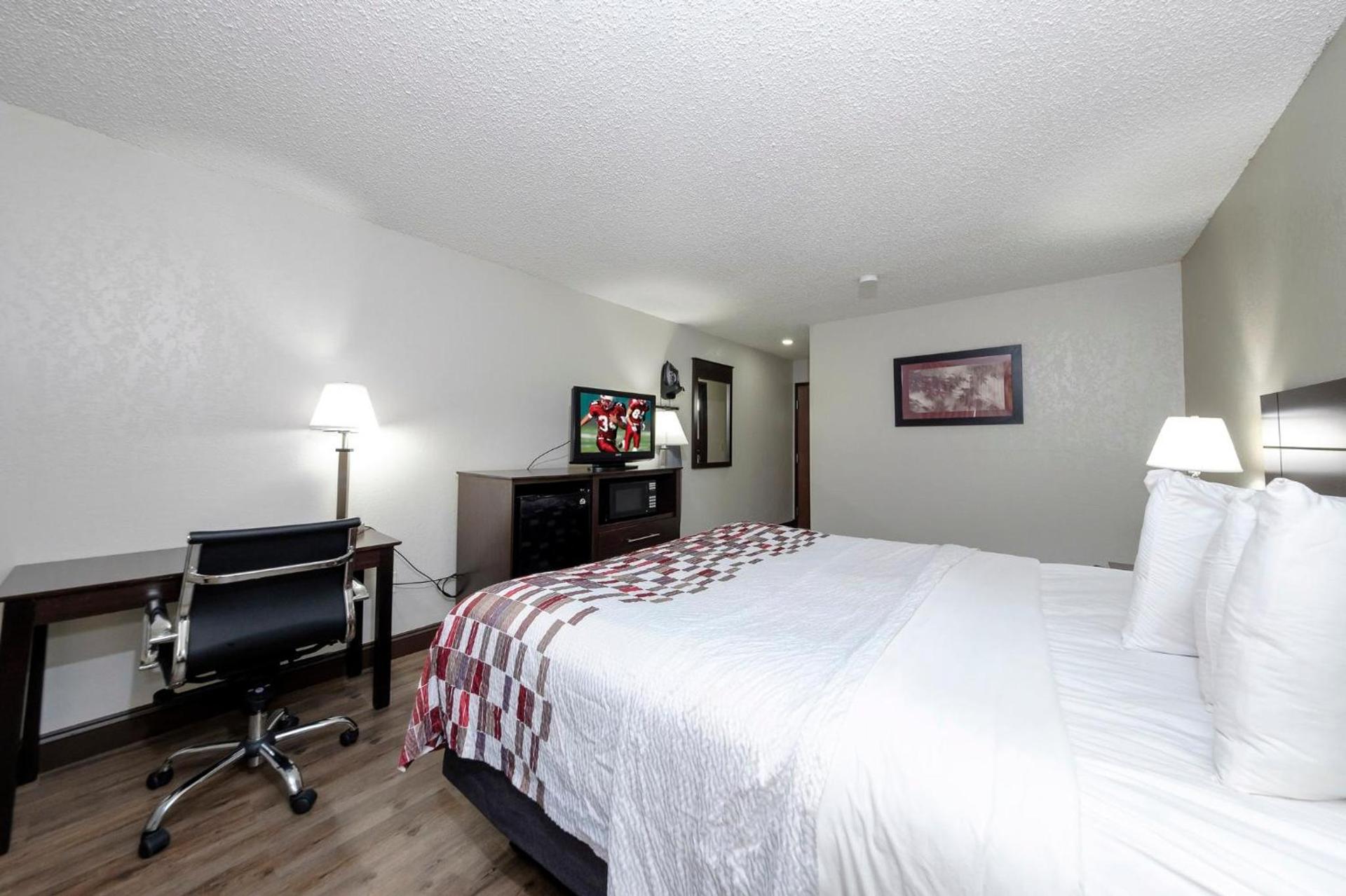 Red Roof Inn Culpeper photo 13