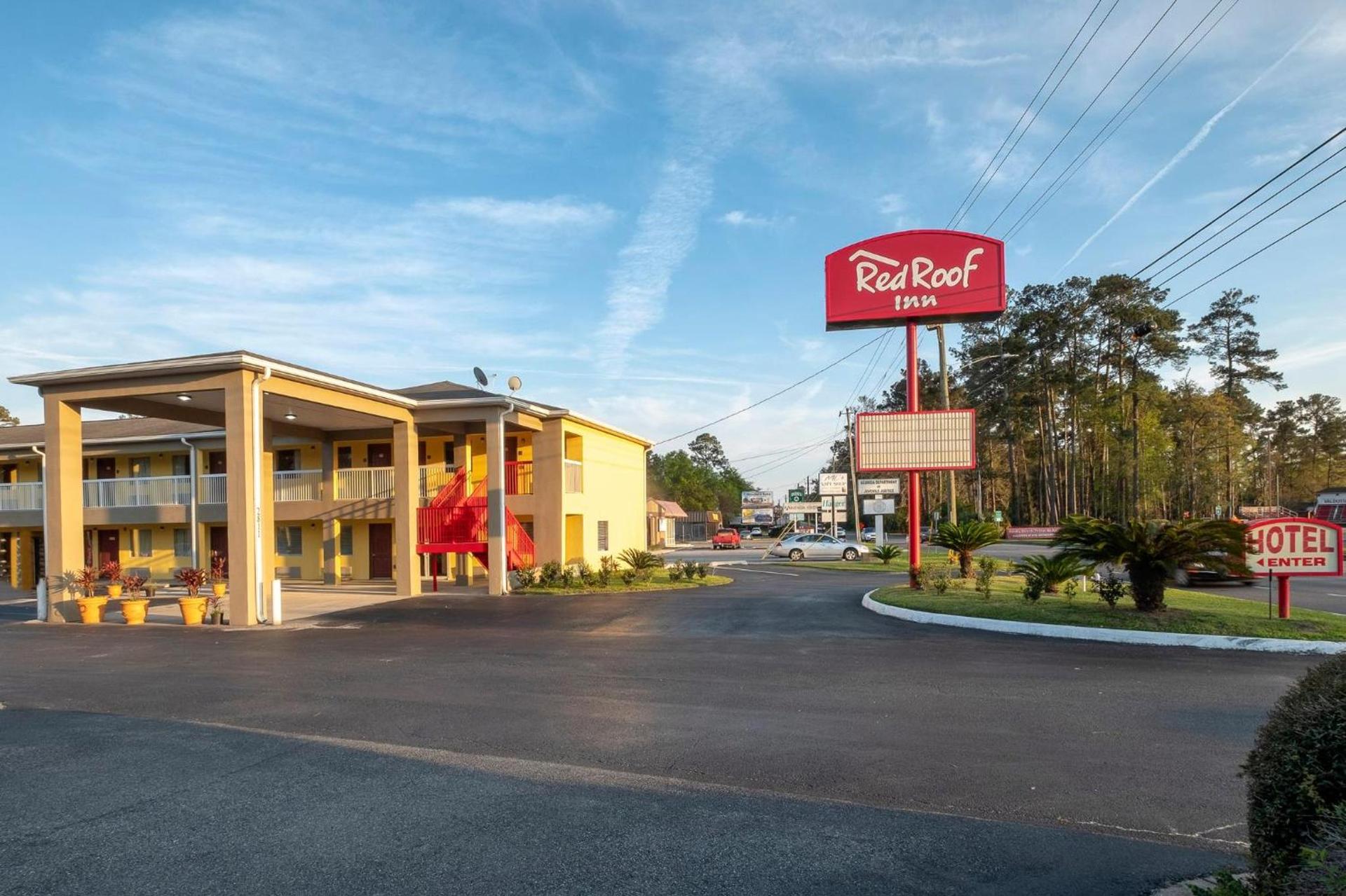 Red Roof Inn Valdosta - University photo 2