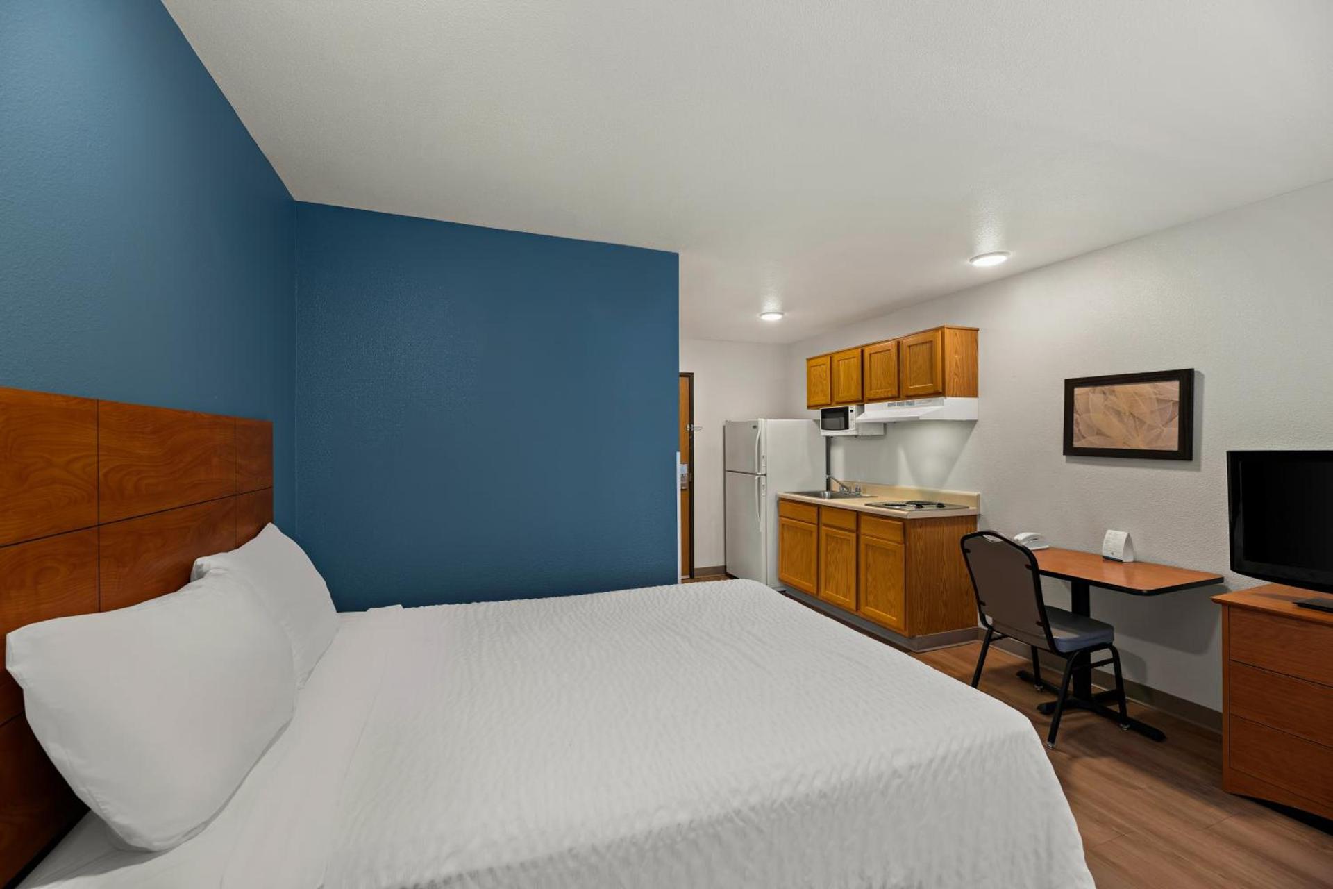 WoodSpring Suites El Paso photo 13