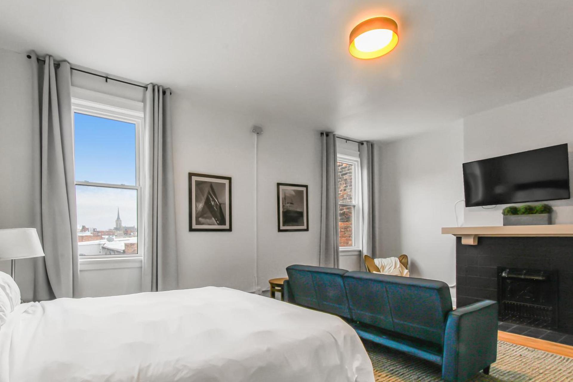 Library Square Suites photo 17