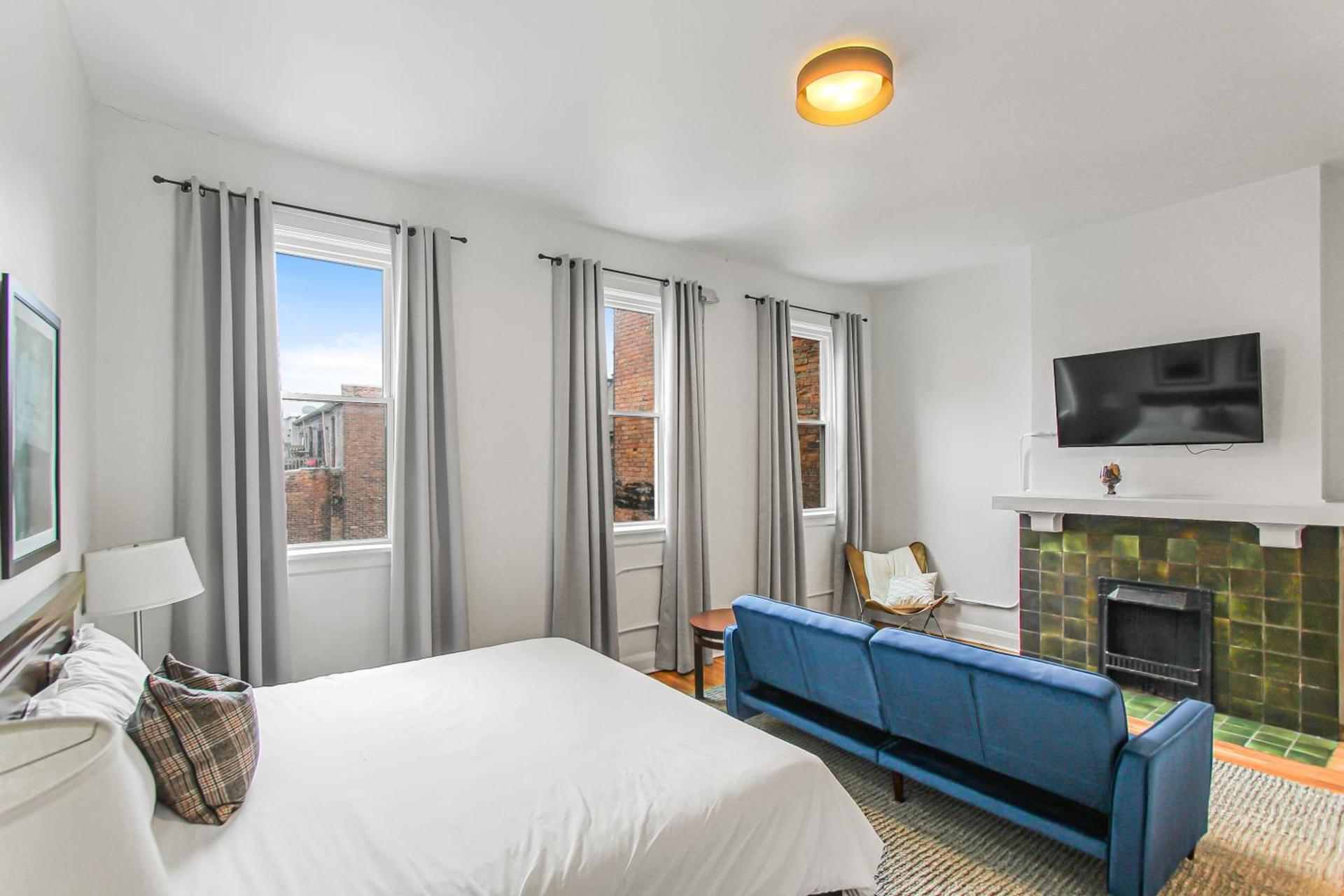 Library Square Suites photo 18