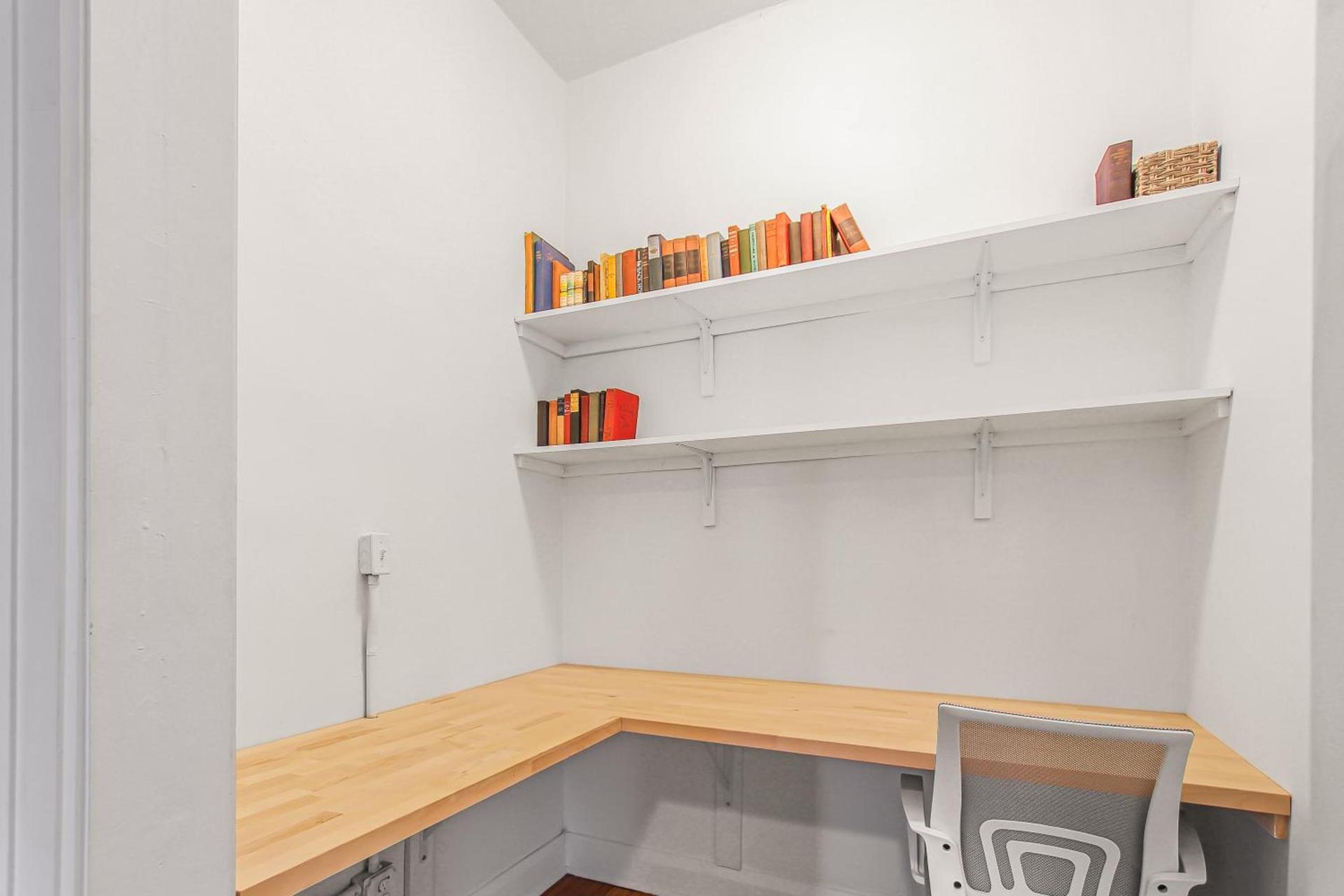 Library Square Suites photo 5