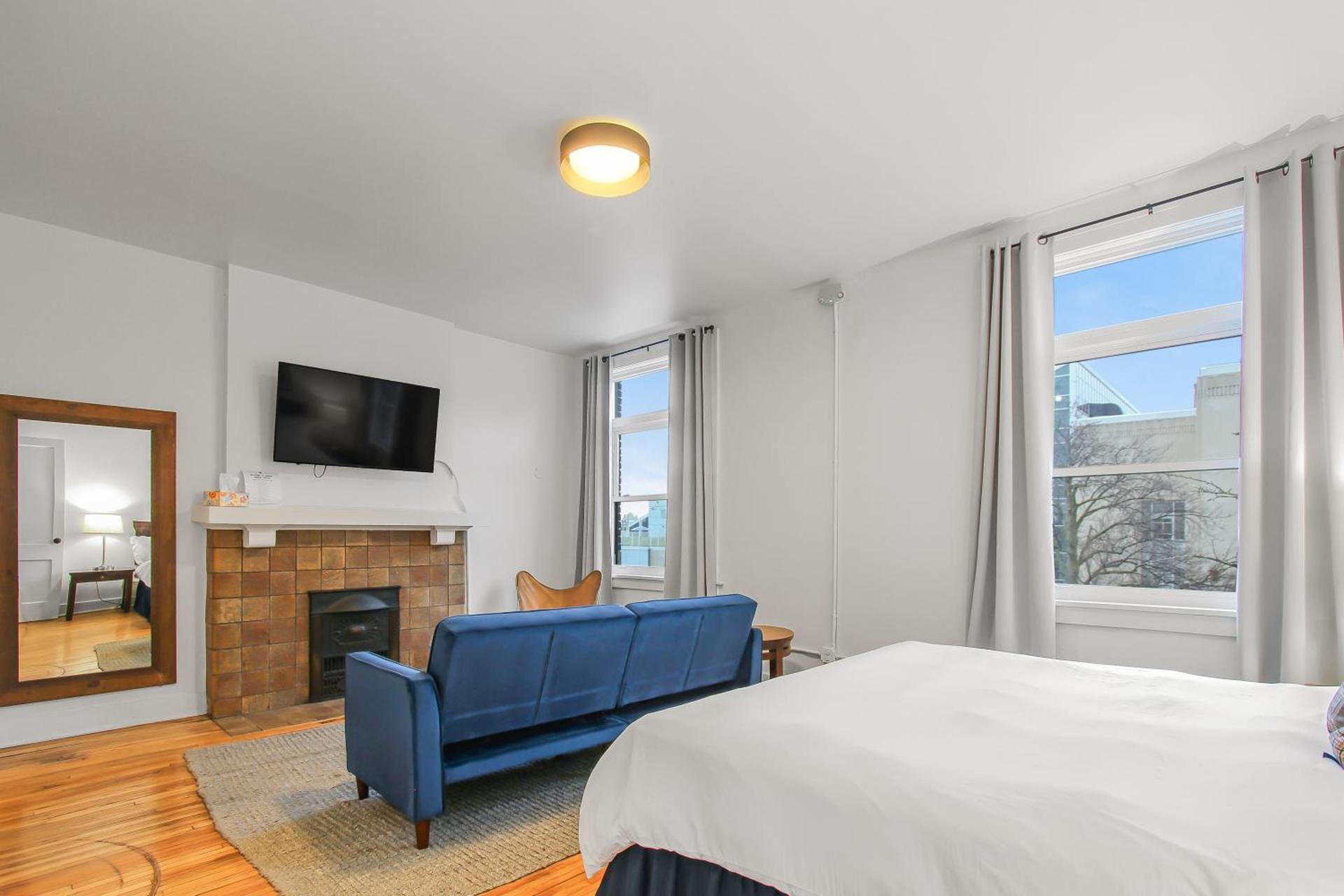 Library Square Suites photo 20