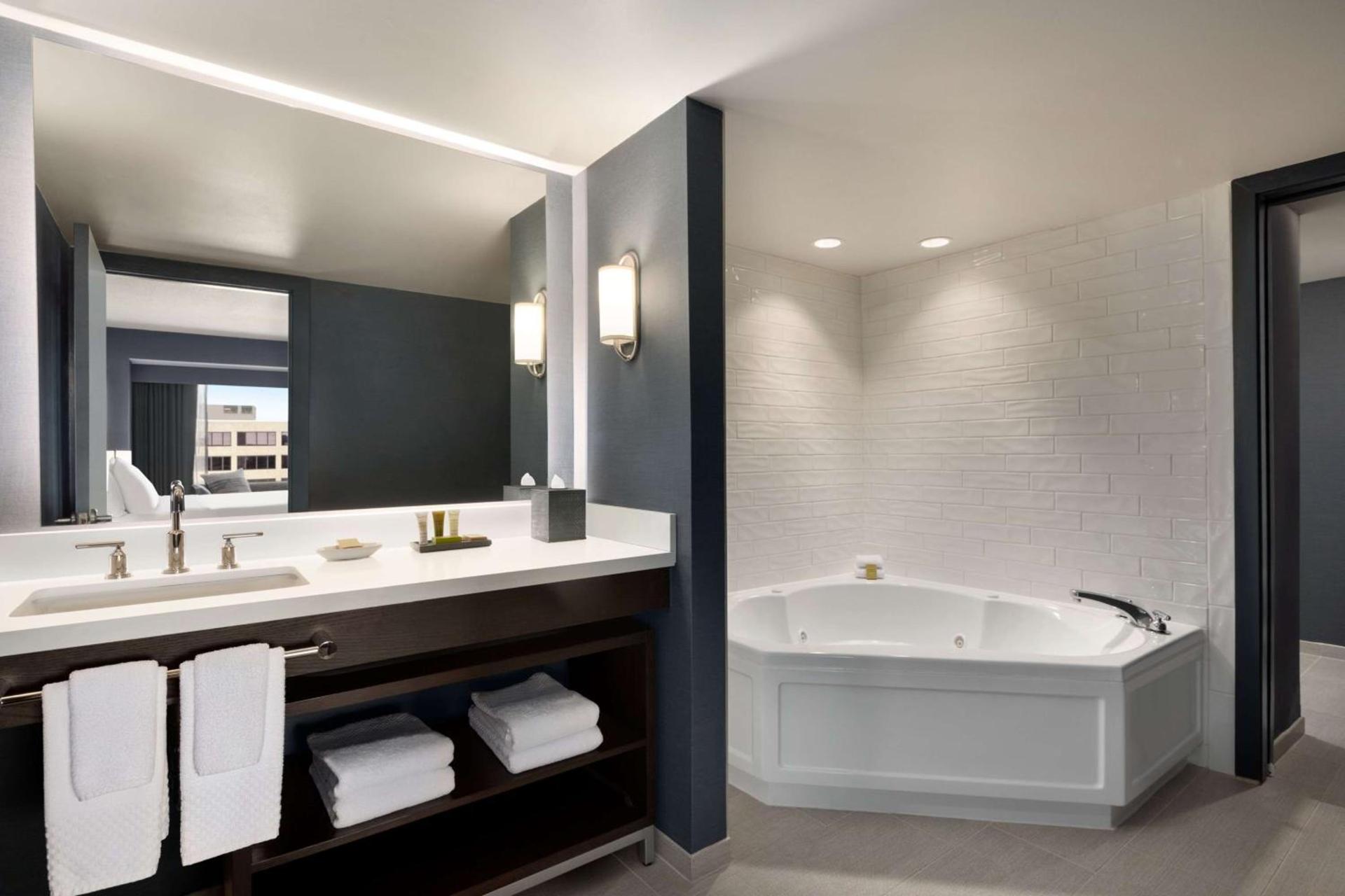 Hotel Champlain Burlington, Curio Collection by Hilton photo 23