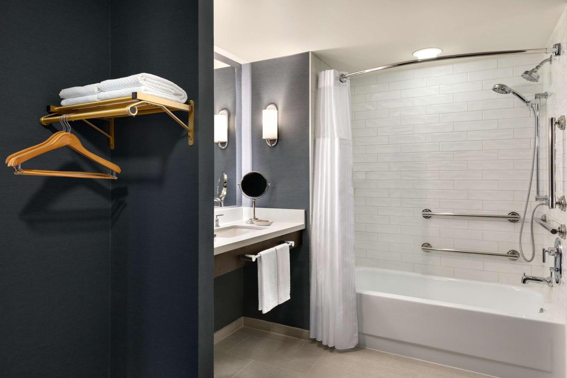 Hotel Champlain Burlington, Curio Collection by Hilton photo 24