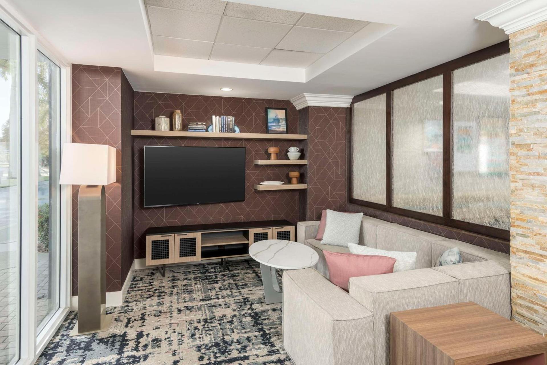 Homewood Suites Miami Airport/Blue Lagoon photo 9
