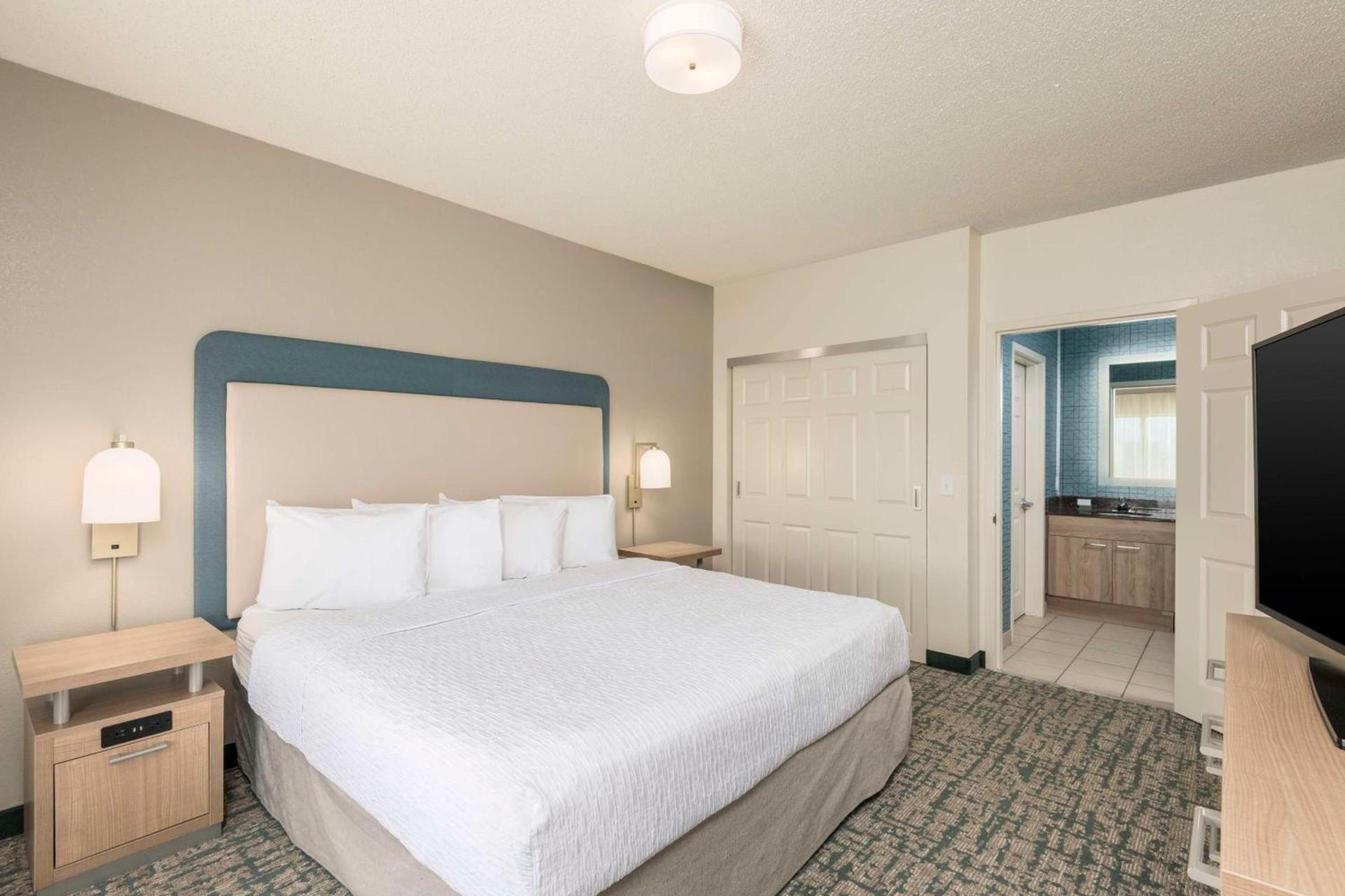 Homewood Suites Miami Airport/Blue Lagoon photo 32